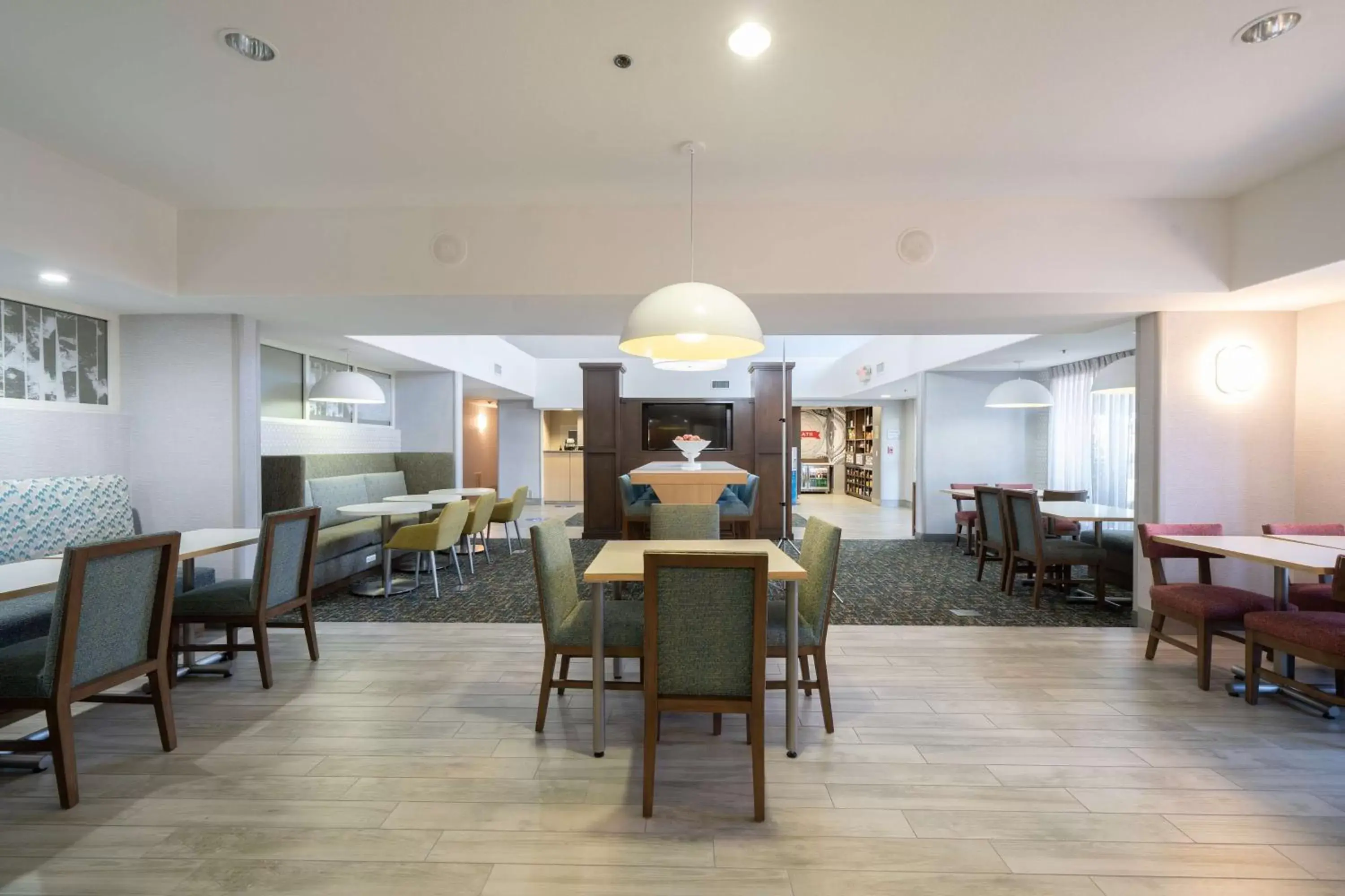 Lobby or reception, Restaurant/Places to Eat in Hampton Inn & Suites Modesto - Salida
