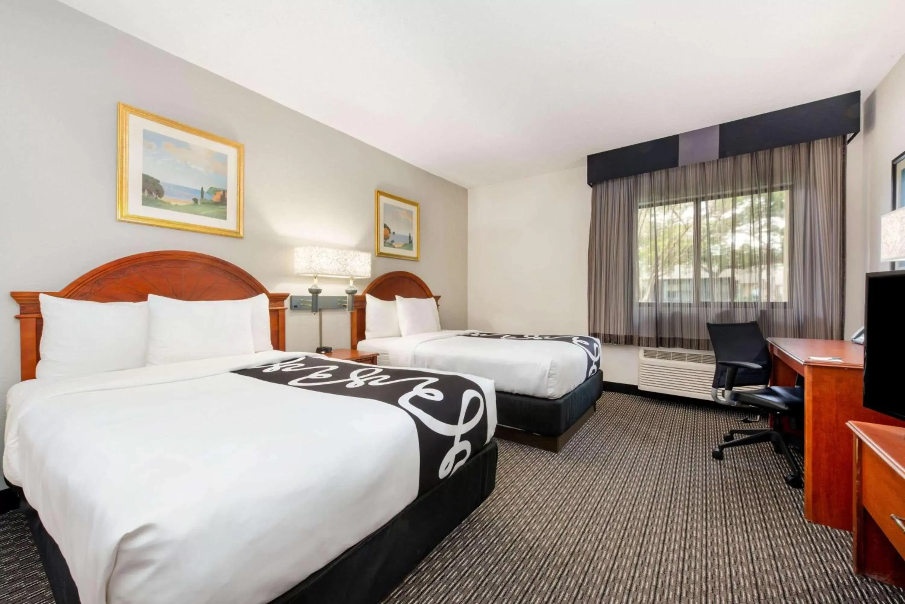 Photo of the whole room, Bed in La Quinta Inn by Wyndham Ft. Lauderdale Tamarac East