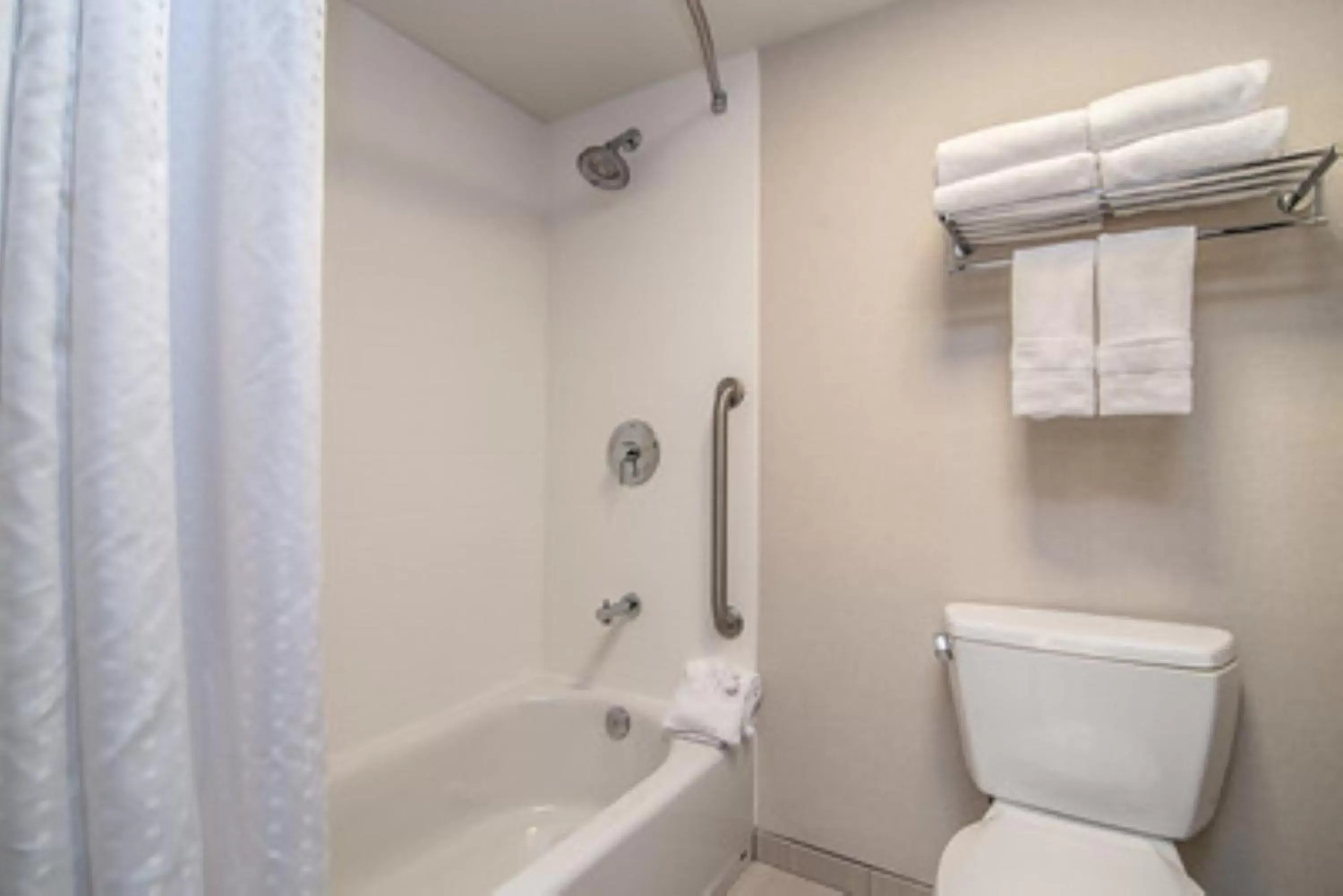 Bath, Bathroom in Holiday Inn Express Spokane-Downtown