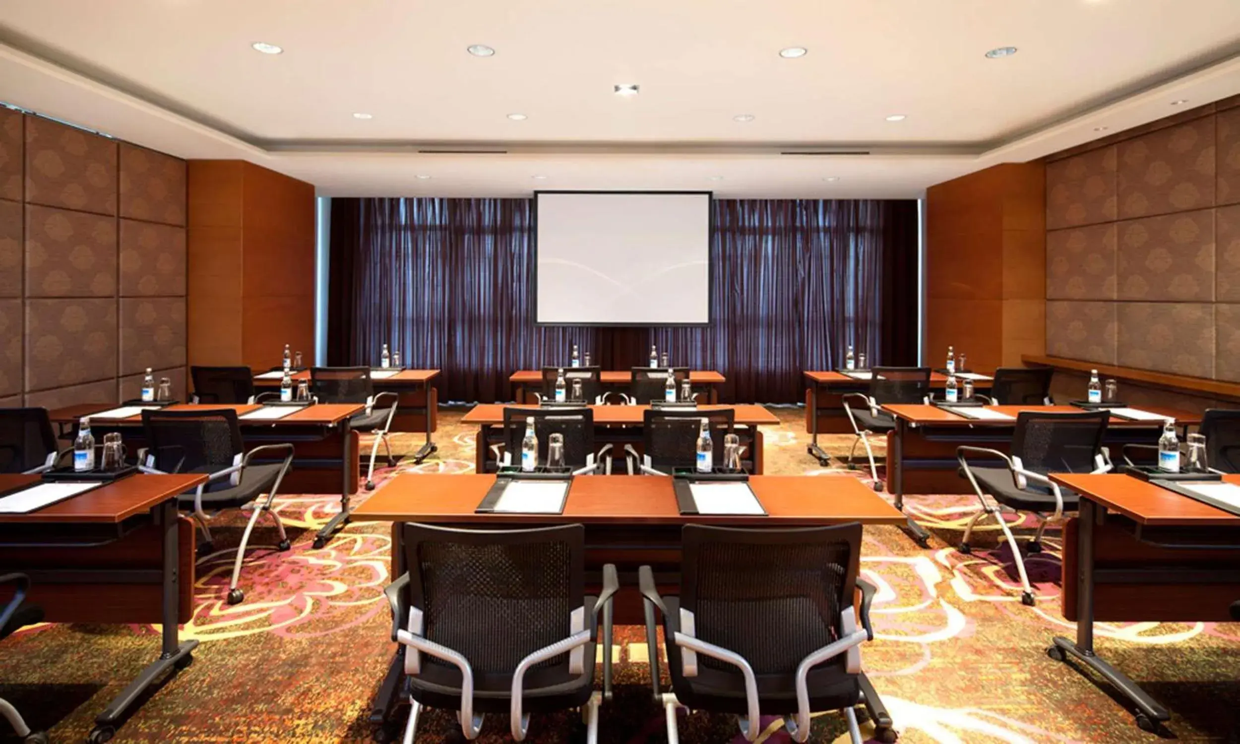 Meeting/conference room in DoubleTree By Hilton Shenyang Hotel