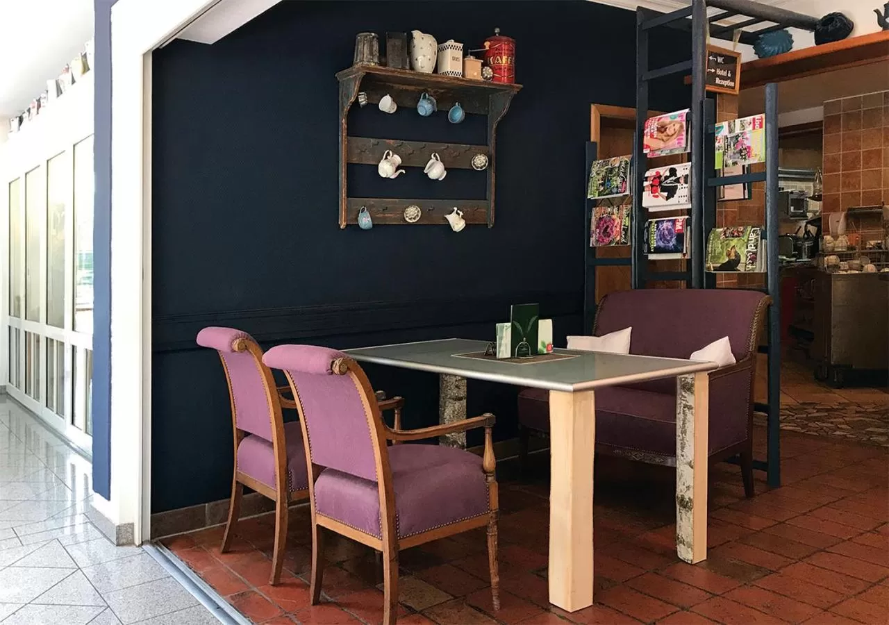 Restaurant/places to eat in Hotel Promenade