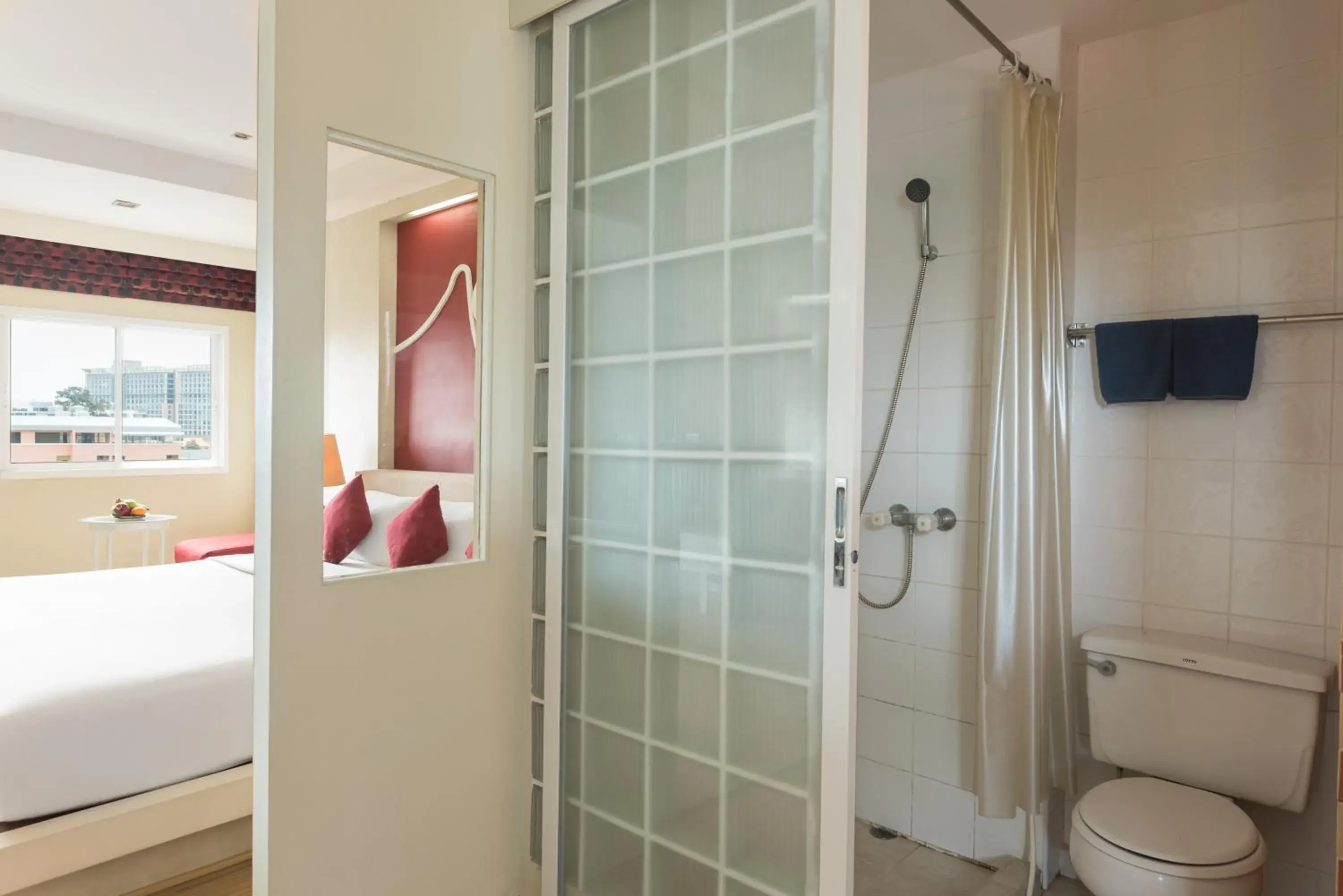 Shower, Bathroom in Lantana Pattaya Hotel (SHA Extra Plus)