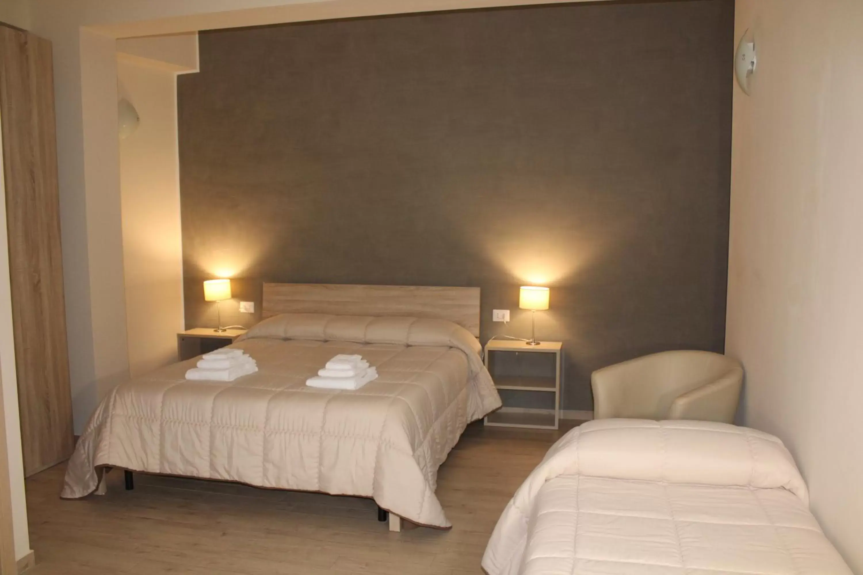 Comfort Triple Room with Shower - single occupancy in B&B Del Corso Comfort Triple Room with Shower - single occupancy in B&B Del Corso