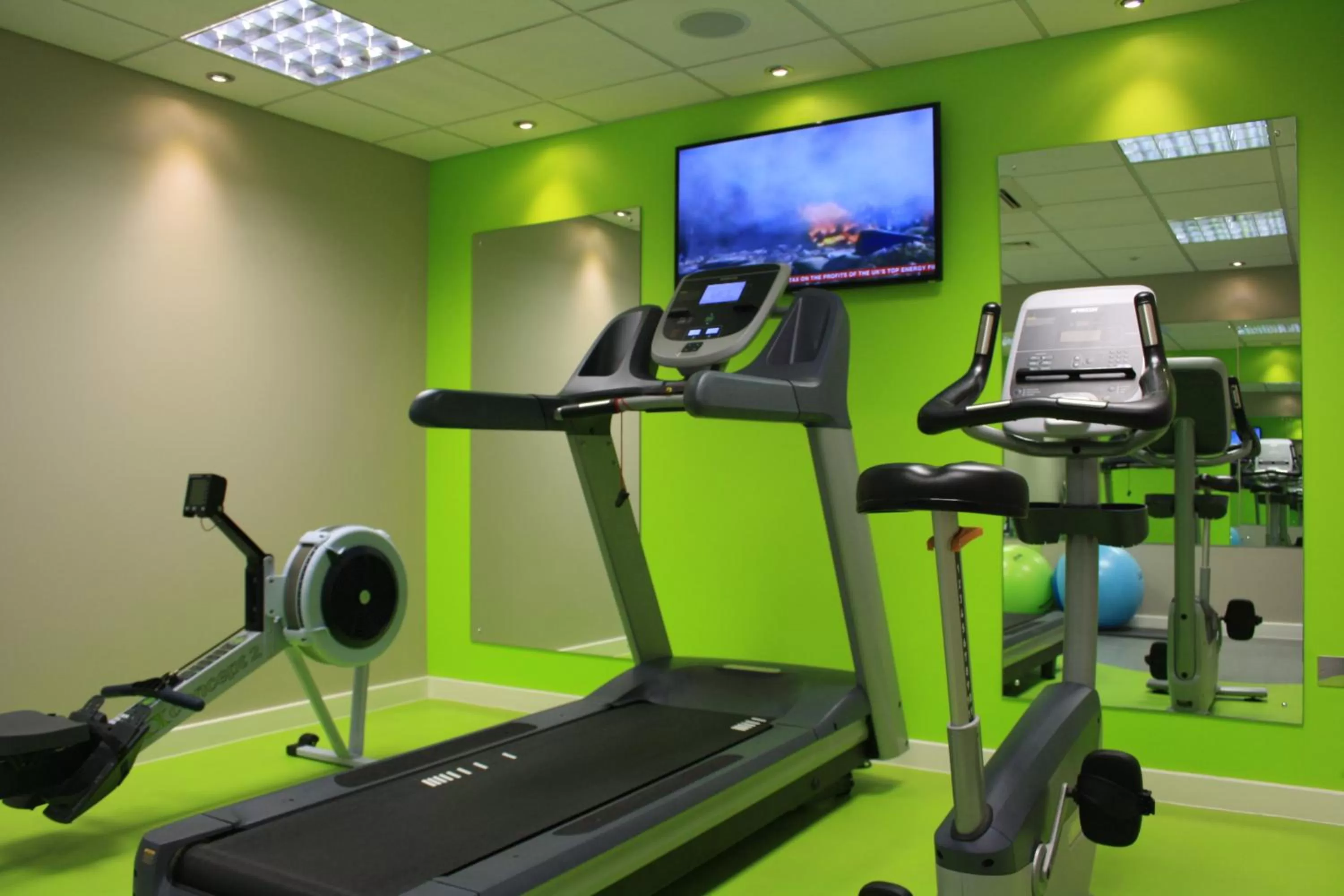 Fitness centre/facilities in Ramada Hotel & Suites by Wyndham Coventry