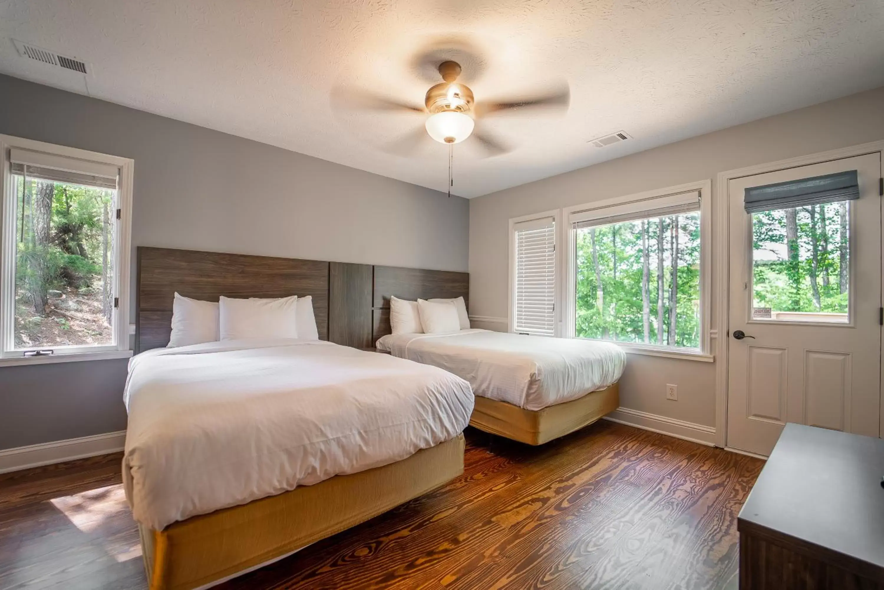 Bed in Lanier Islands Legacy Lodge