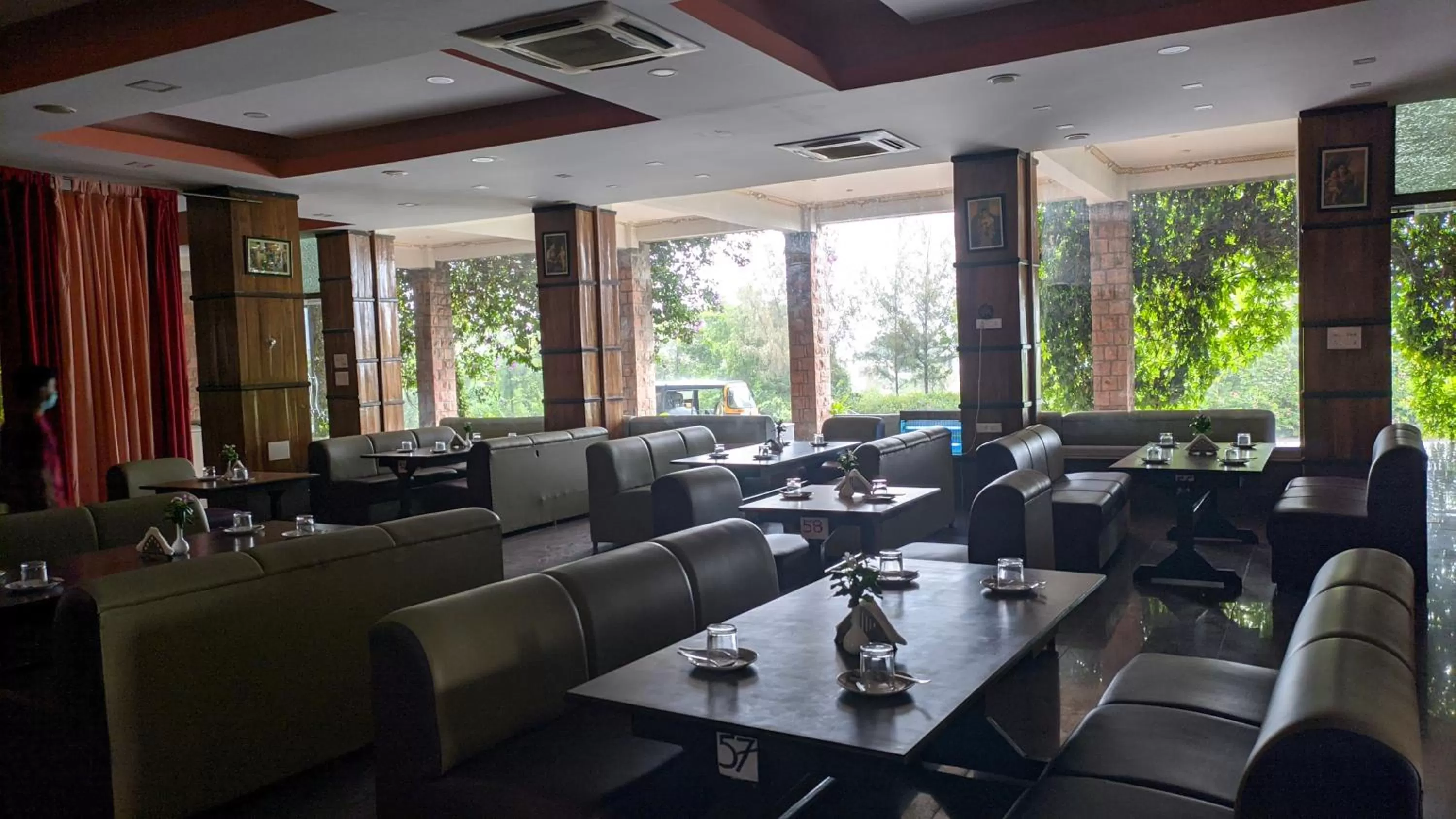 Restaurant/places to eat in Kanthi Resorts Badami