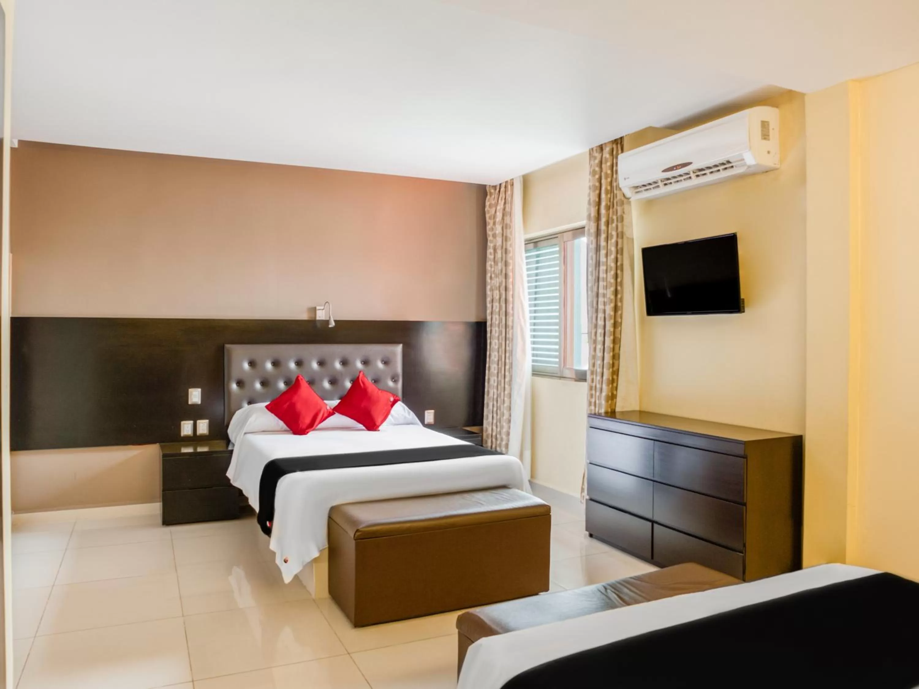 air conditioner, Bed in Veracruz Suites Hotel