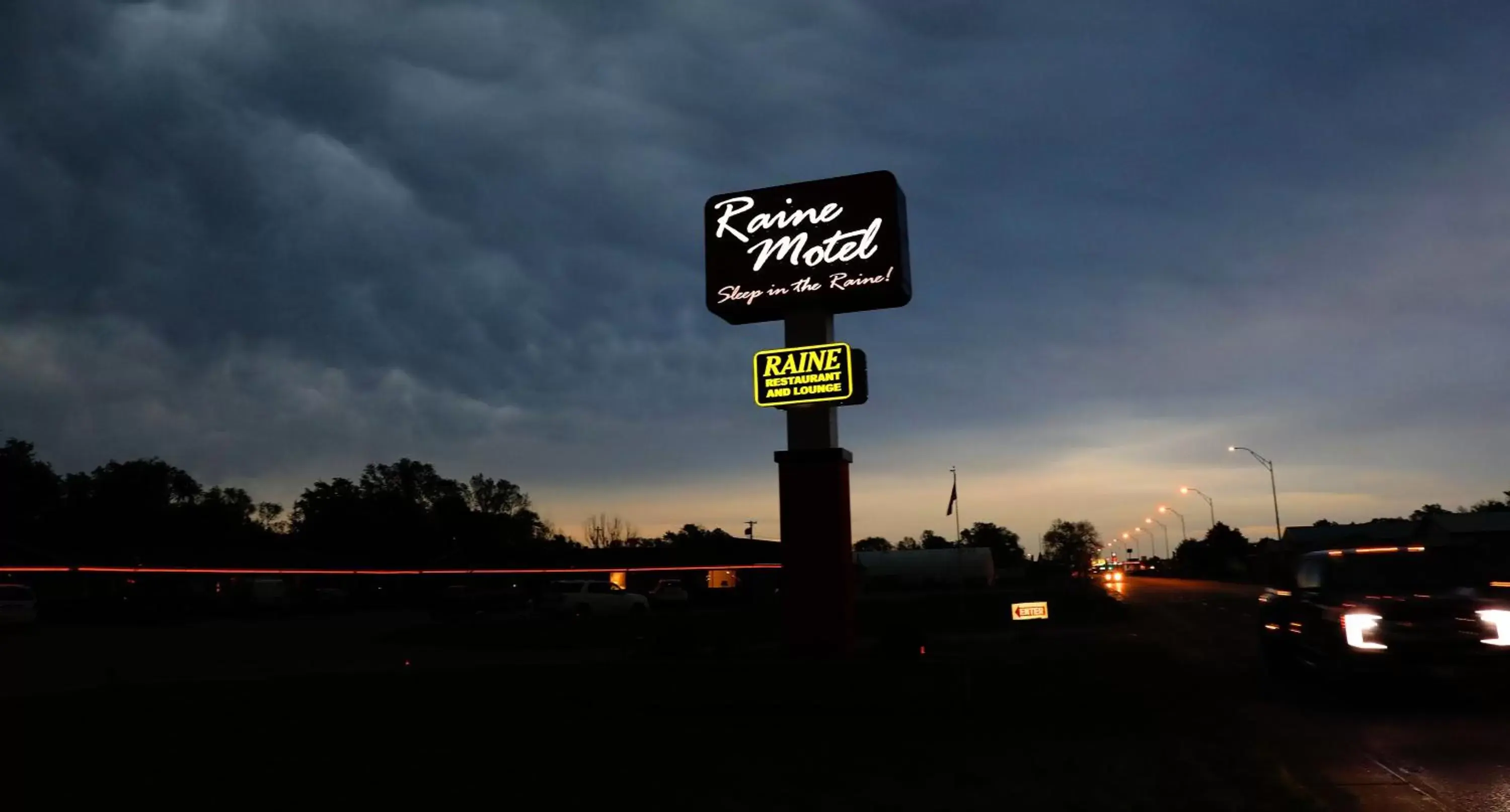 Logo/Certificate/Sign in Raine Motel