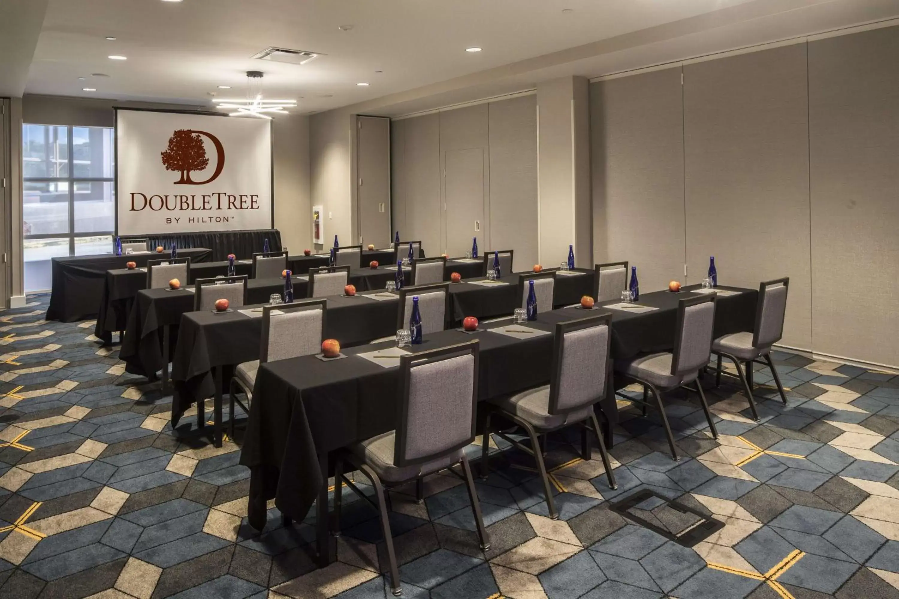 Meeting/conference room in DoubleTree by Hilton Hotel & Suites Pittsburgh Downtown