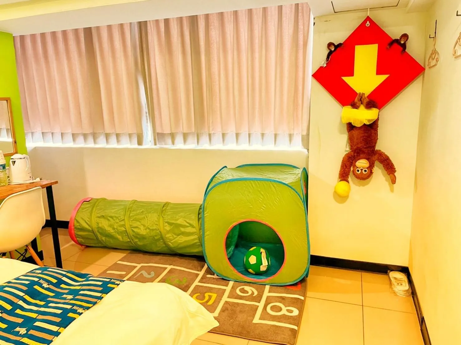 Bed in Good Night Hotel