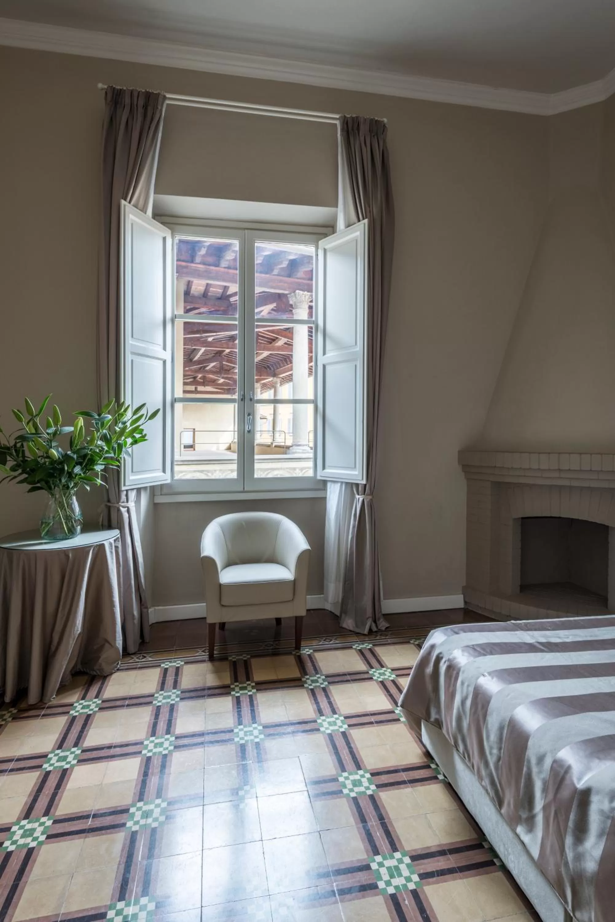 Bed in Hotel Torre Guelfa Palazzo Acciaiuoli