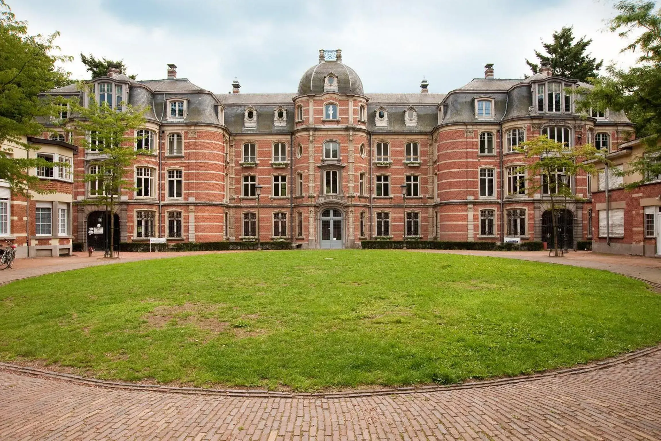 Area and facilities, Property Building in Grenshotel de Jonckheer