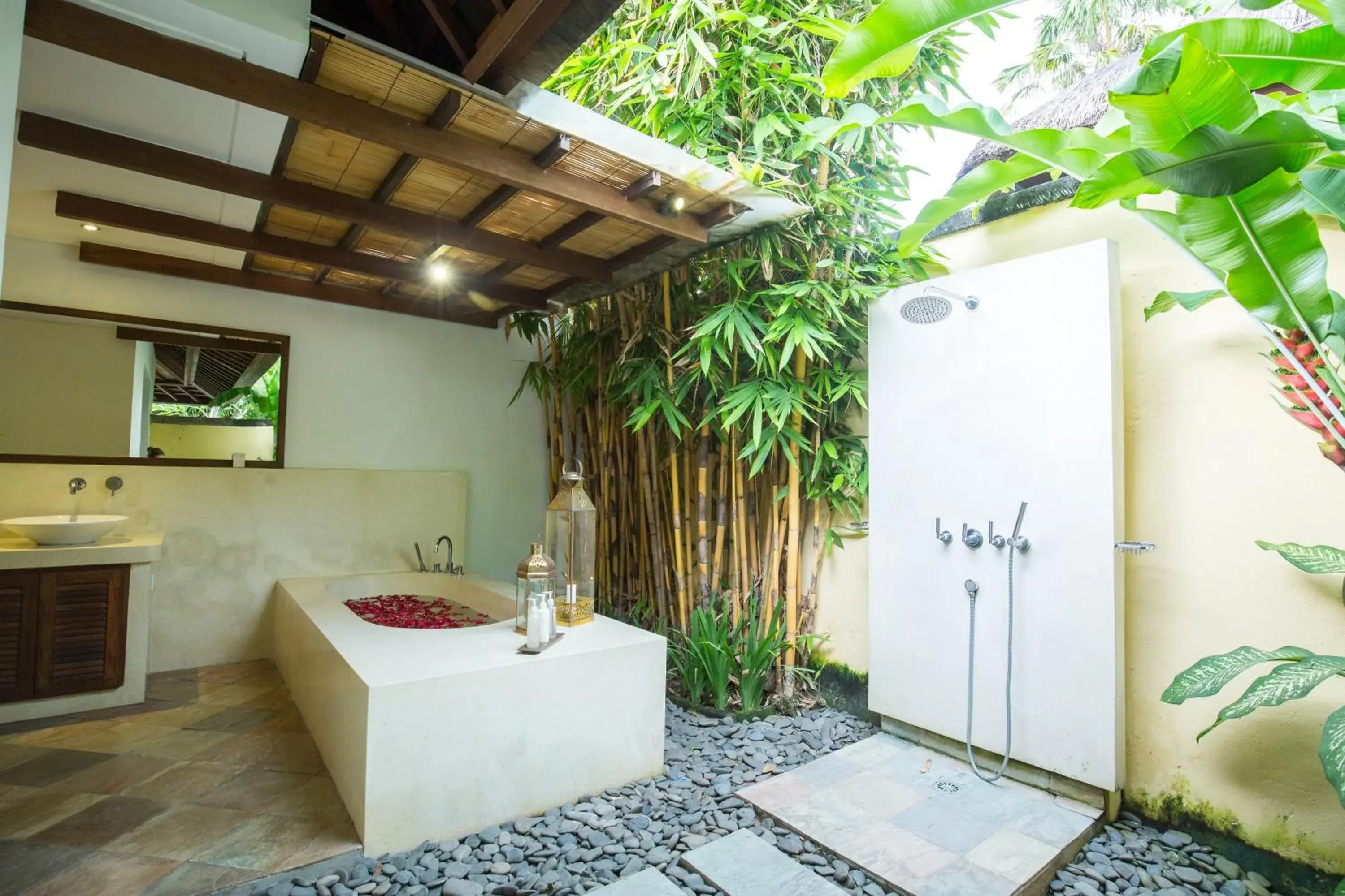 Shower in Villa Seriska Satu Sanur