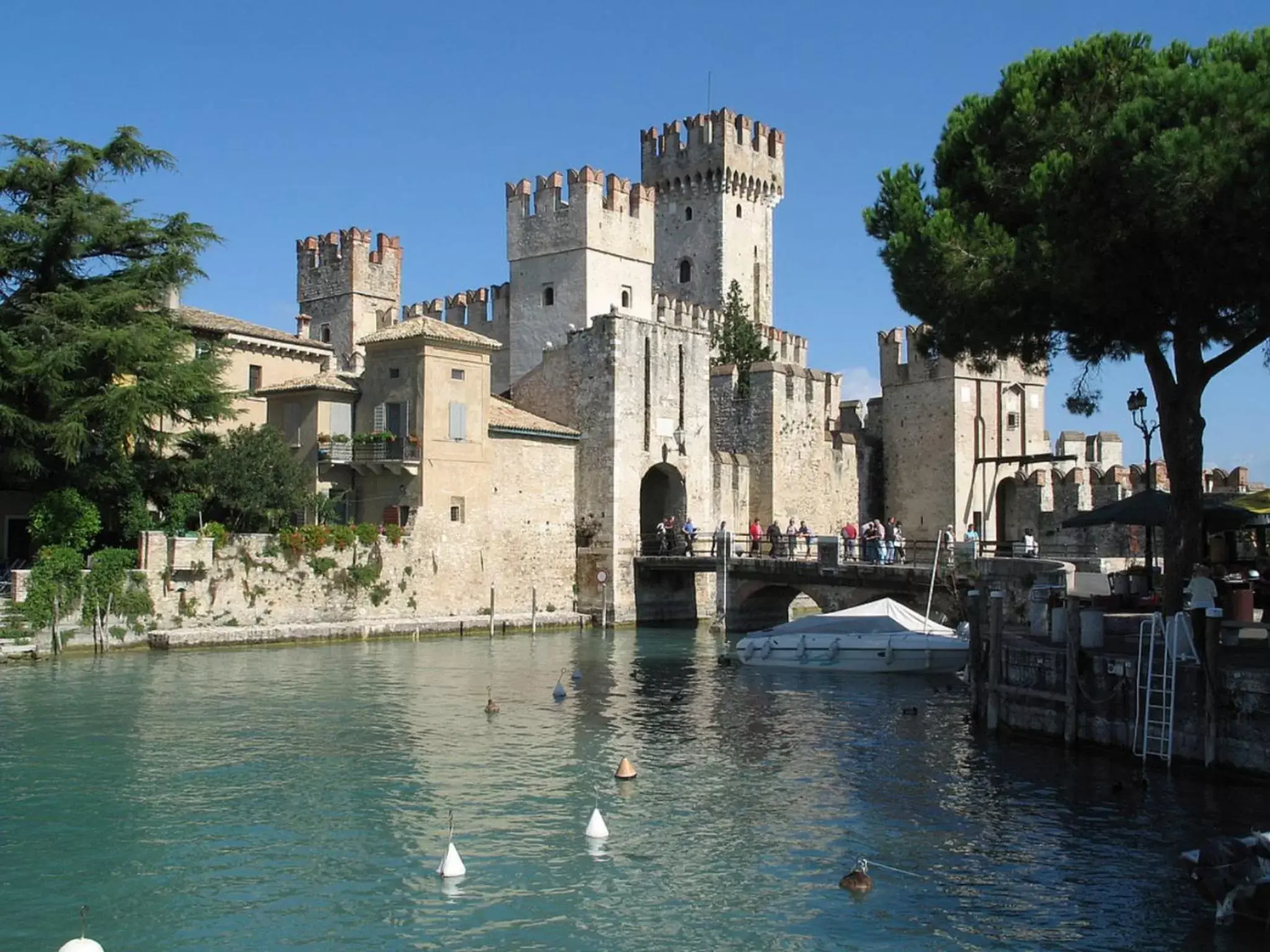 Nearby landmark, Neighborhood in B&B Desenzano Paradise