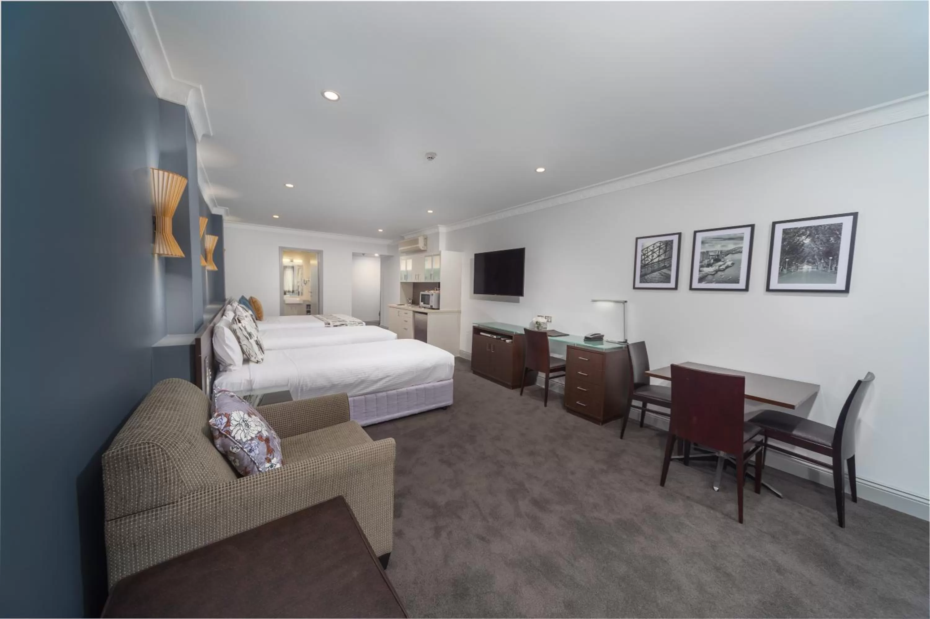 Bed in Hyde Park Inn