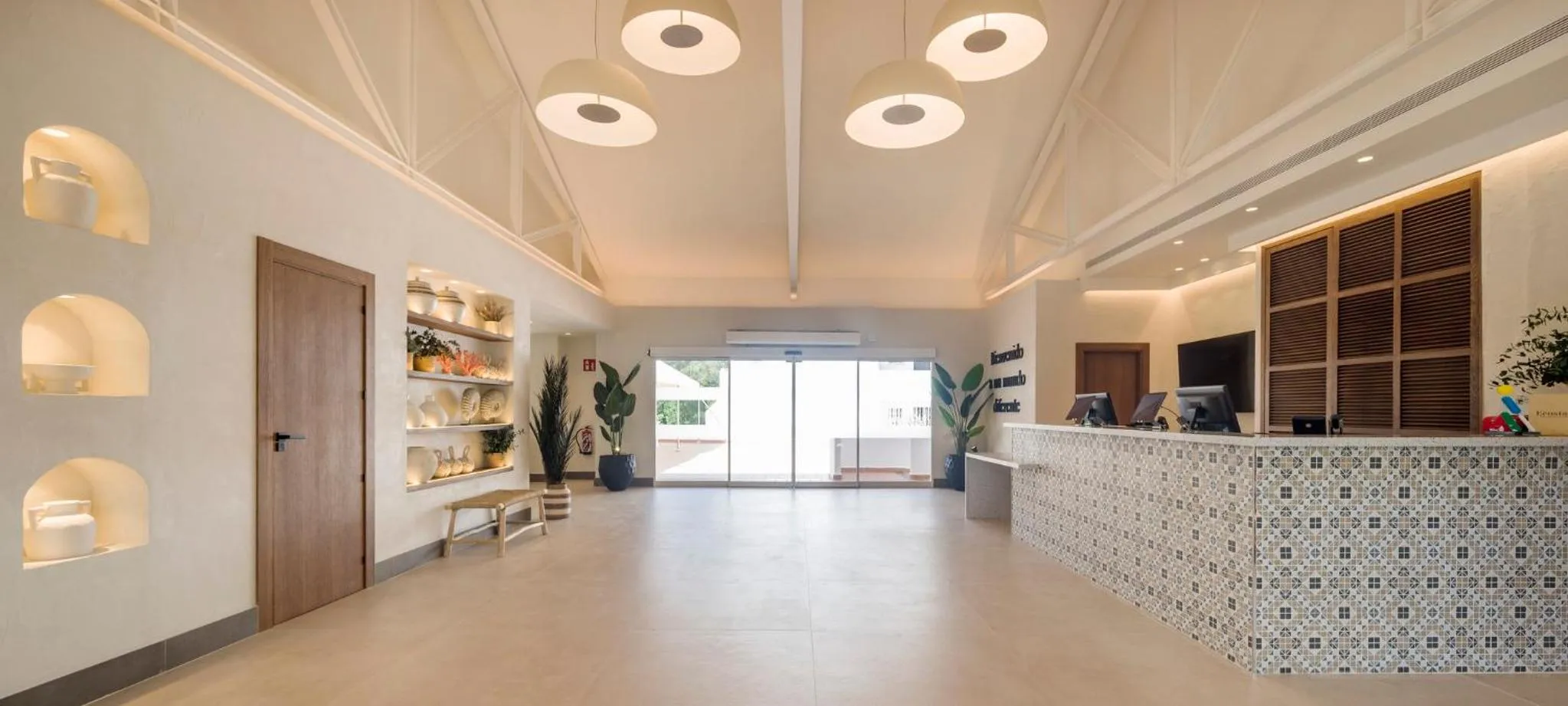 Lobby or reception in Ilunion Menorca