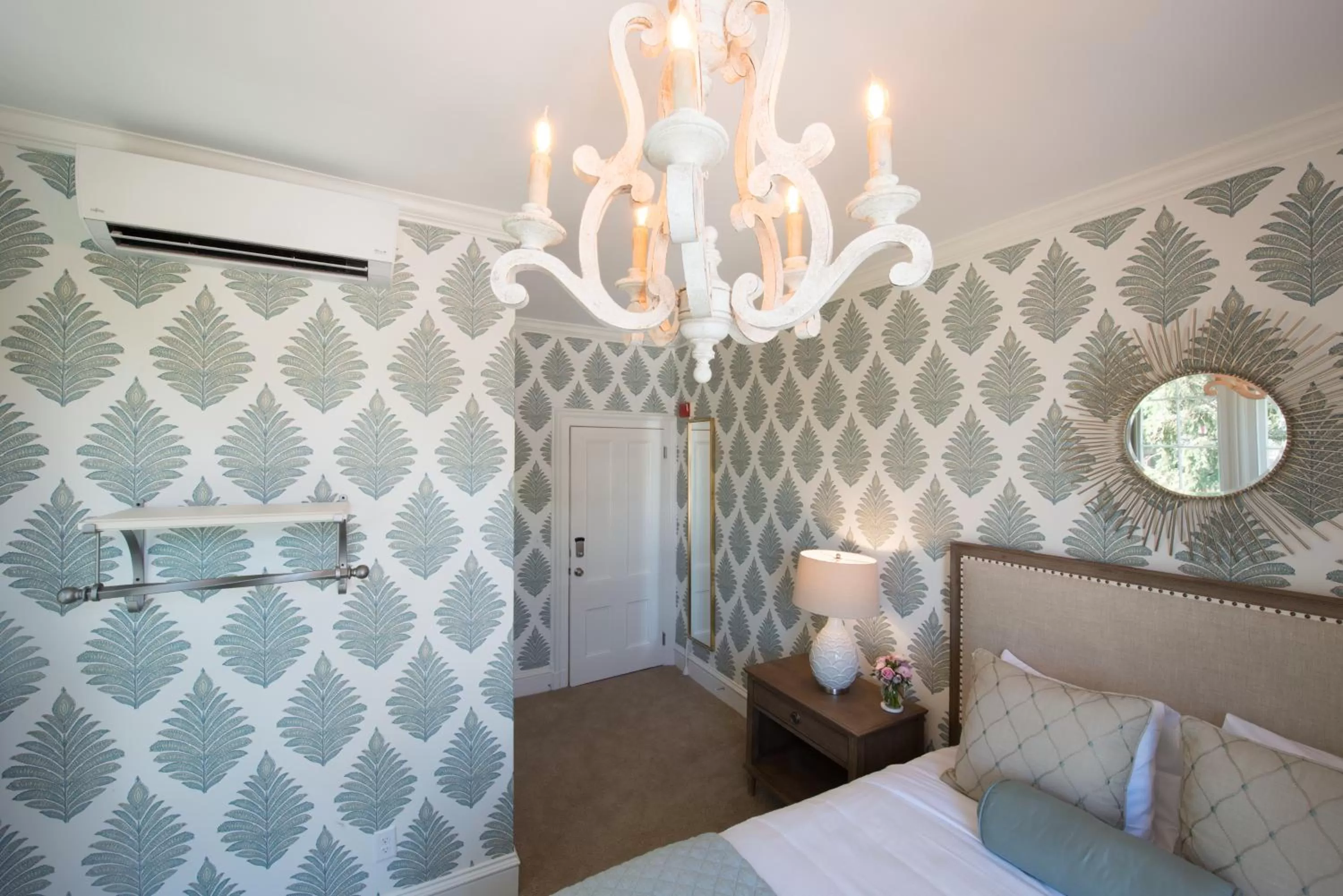 Bed in Serenity Inn Newport