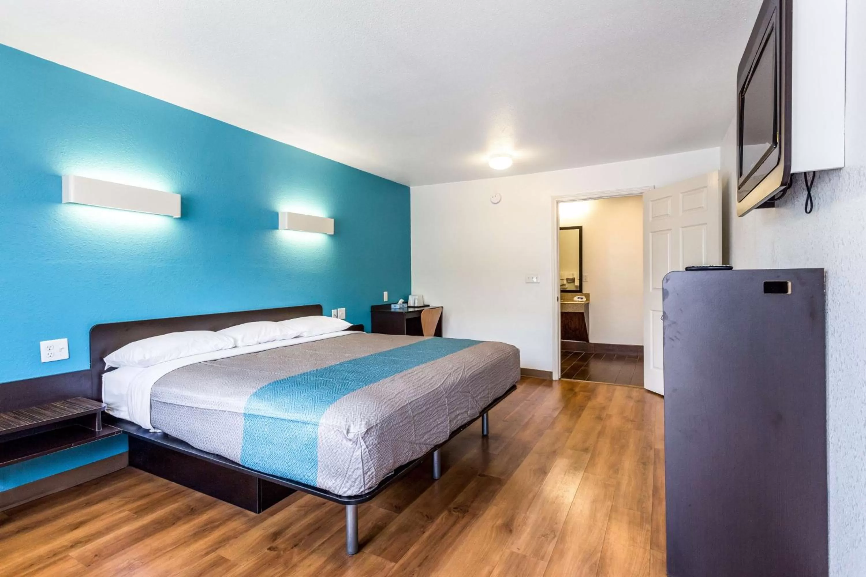 Photo of the whole room, Bed in Motel 6-Bryan, TX - College Station