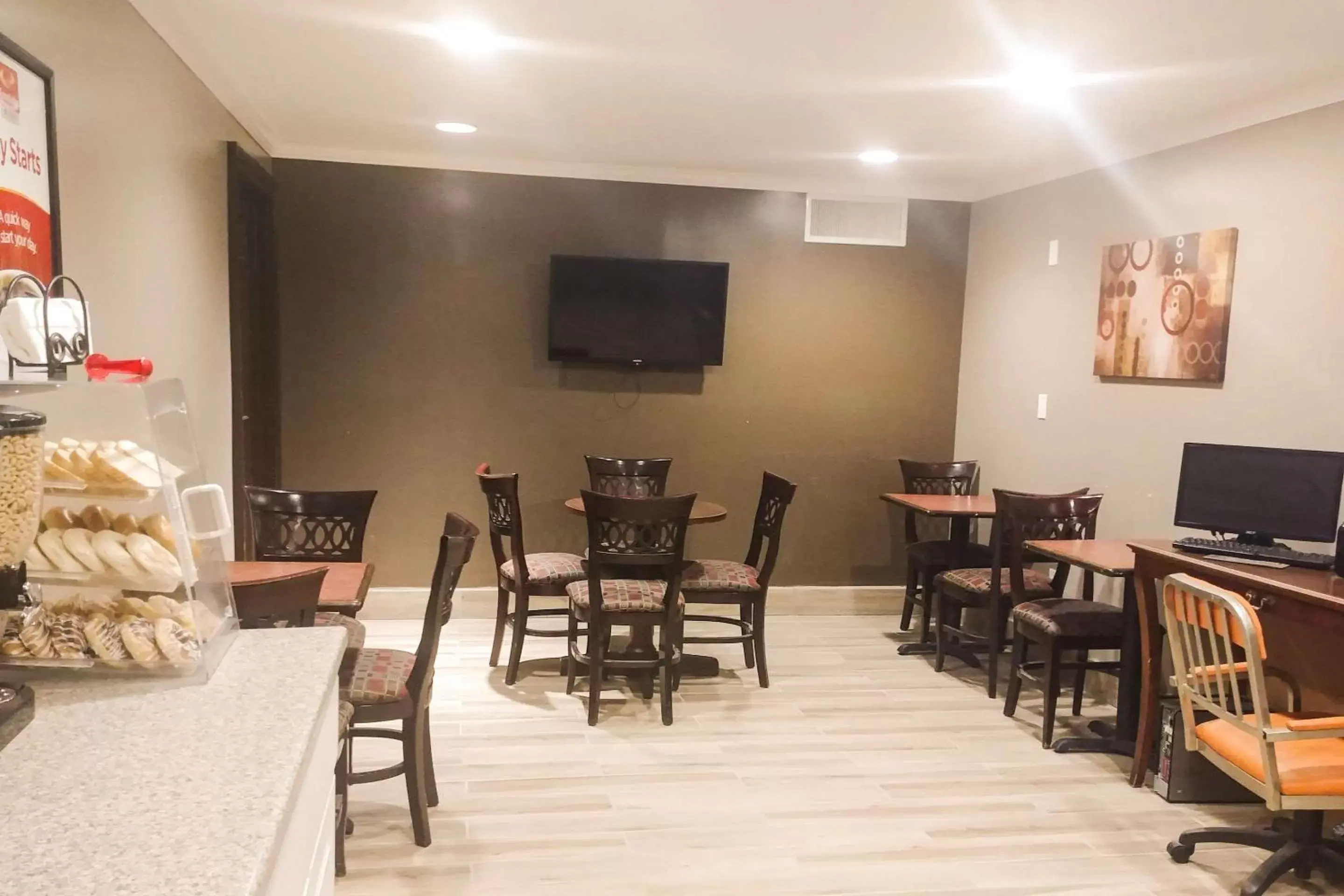 Restaurant/Places to Eat in Econo Lodge Milldale-Southington