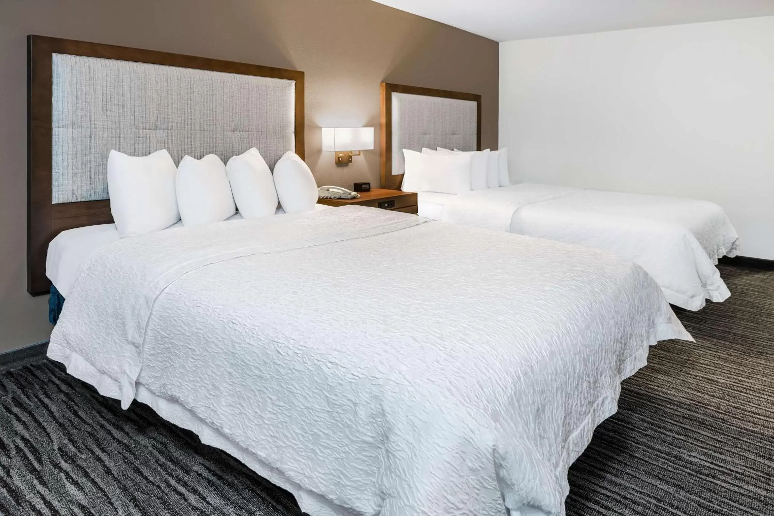 Bed in Hampton Inn & Suites San Marcos