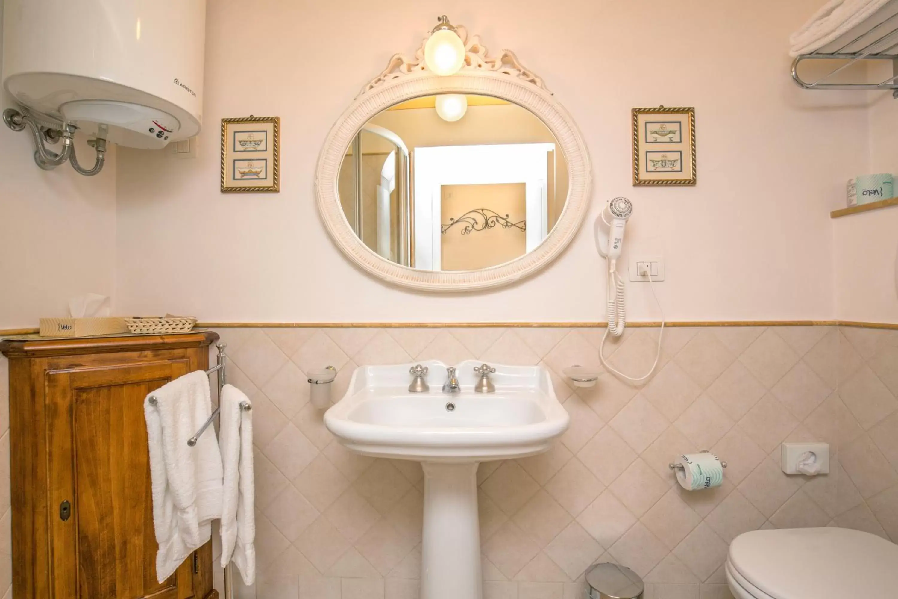 Shower, Bathroom in La Casa Del Garbo - Luxury Rooms & Suite