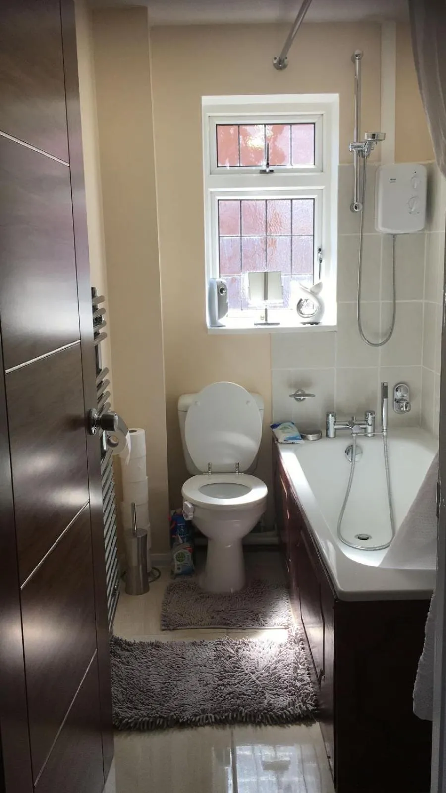 Toilet in Bianca's House Hotel Heathrow Airport