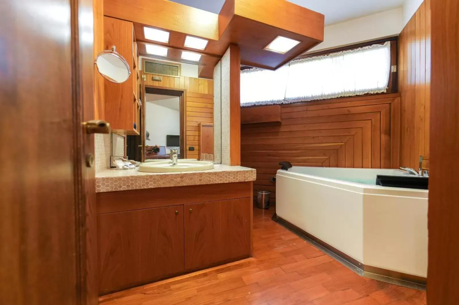 Bathroom in paradise suite