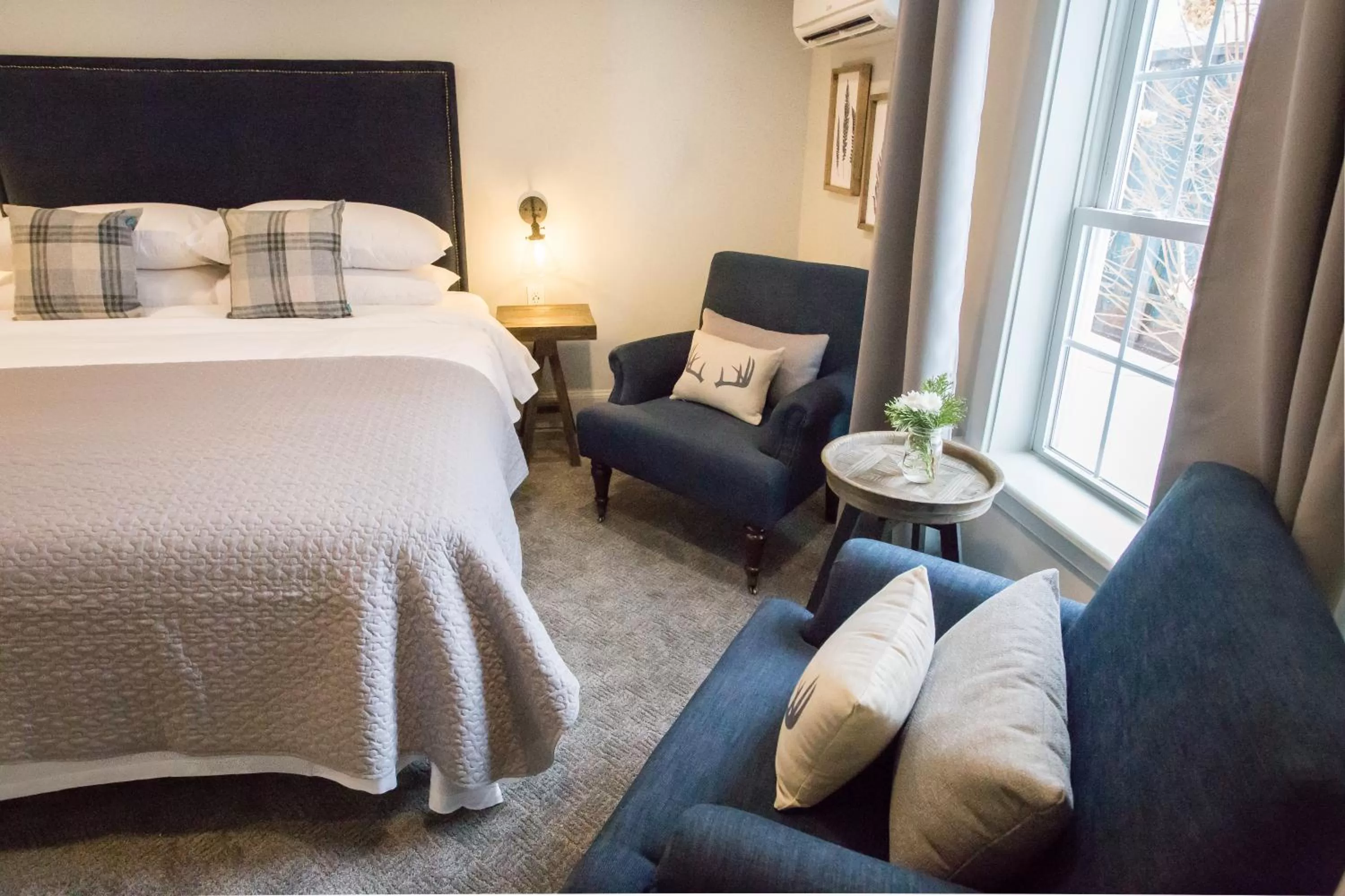 Bedroom, Bed in Mountain Meadows Lodge