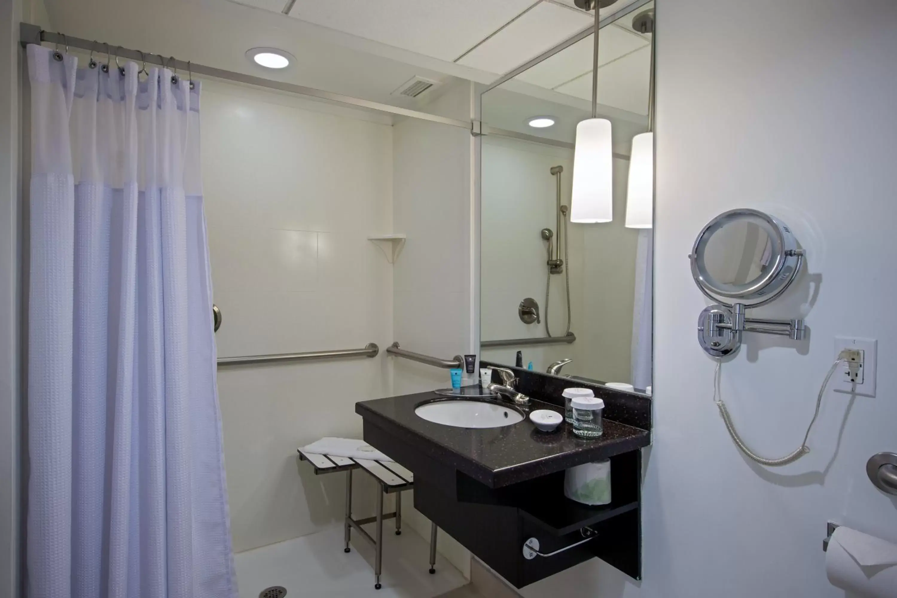 Photo of the whole room, Bathroom in Crowne Plaza Suffern-Mahwah, an IHG Hotel