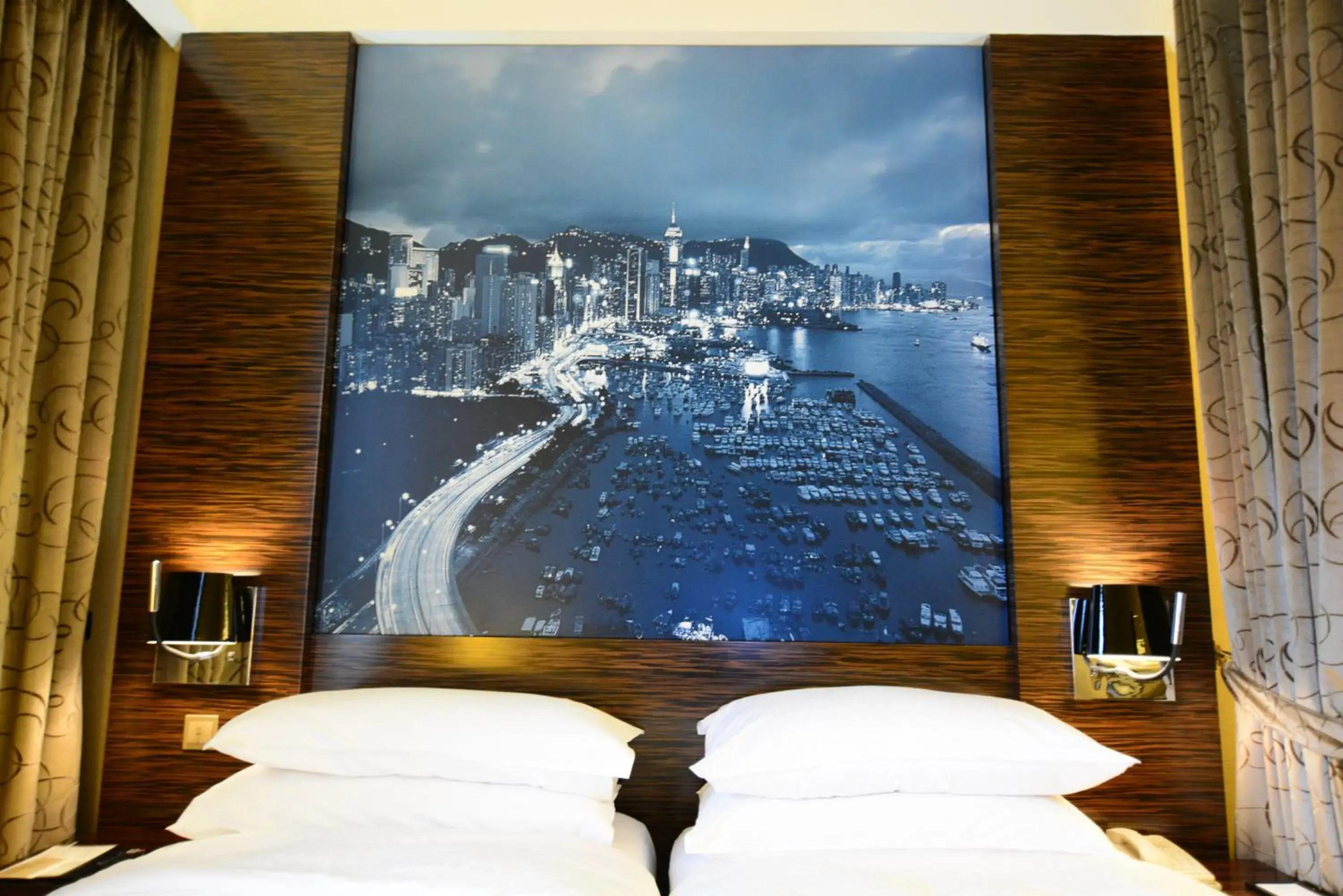 Bed in Harbour Grand Hong Kong Hotel