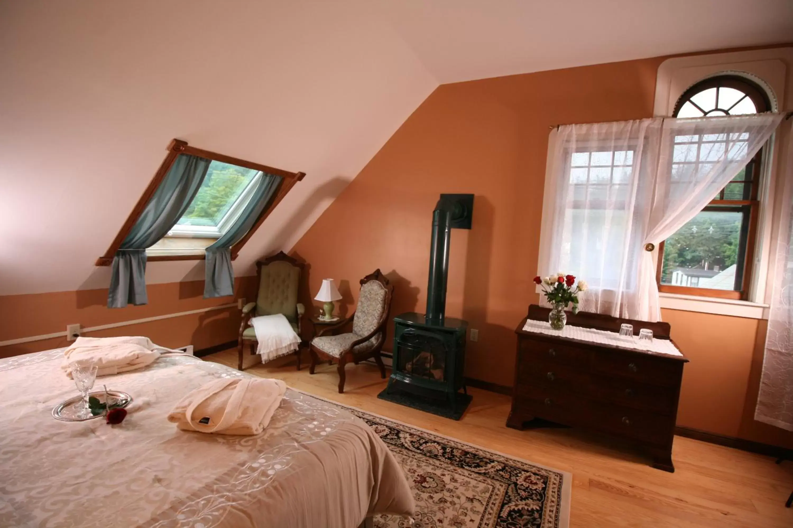 Deluxe King Room in The Governor's Inn Deluxe King Room in The Governor's Inn