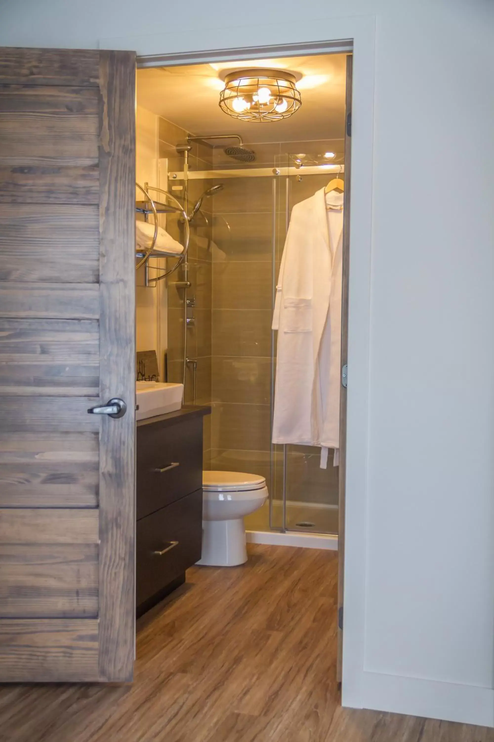 Shower, Bathroom in Le Viking Resort & Marina