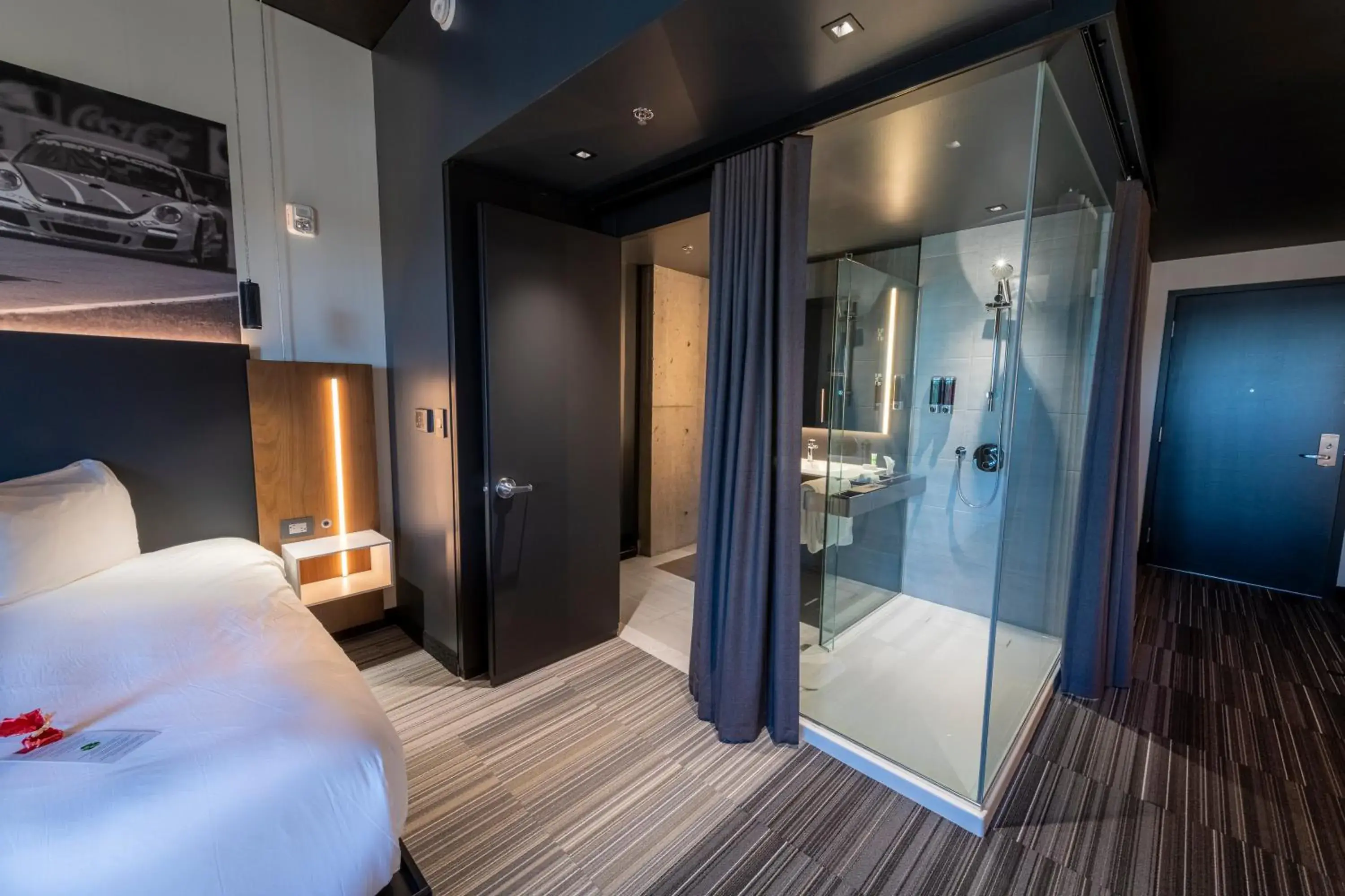 Shower, Bathroom in Grand Times Hotel - Aeroport de Quebec