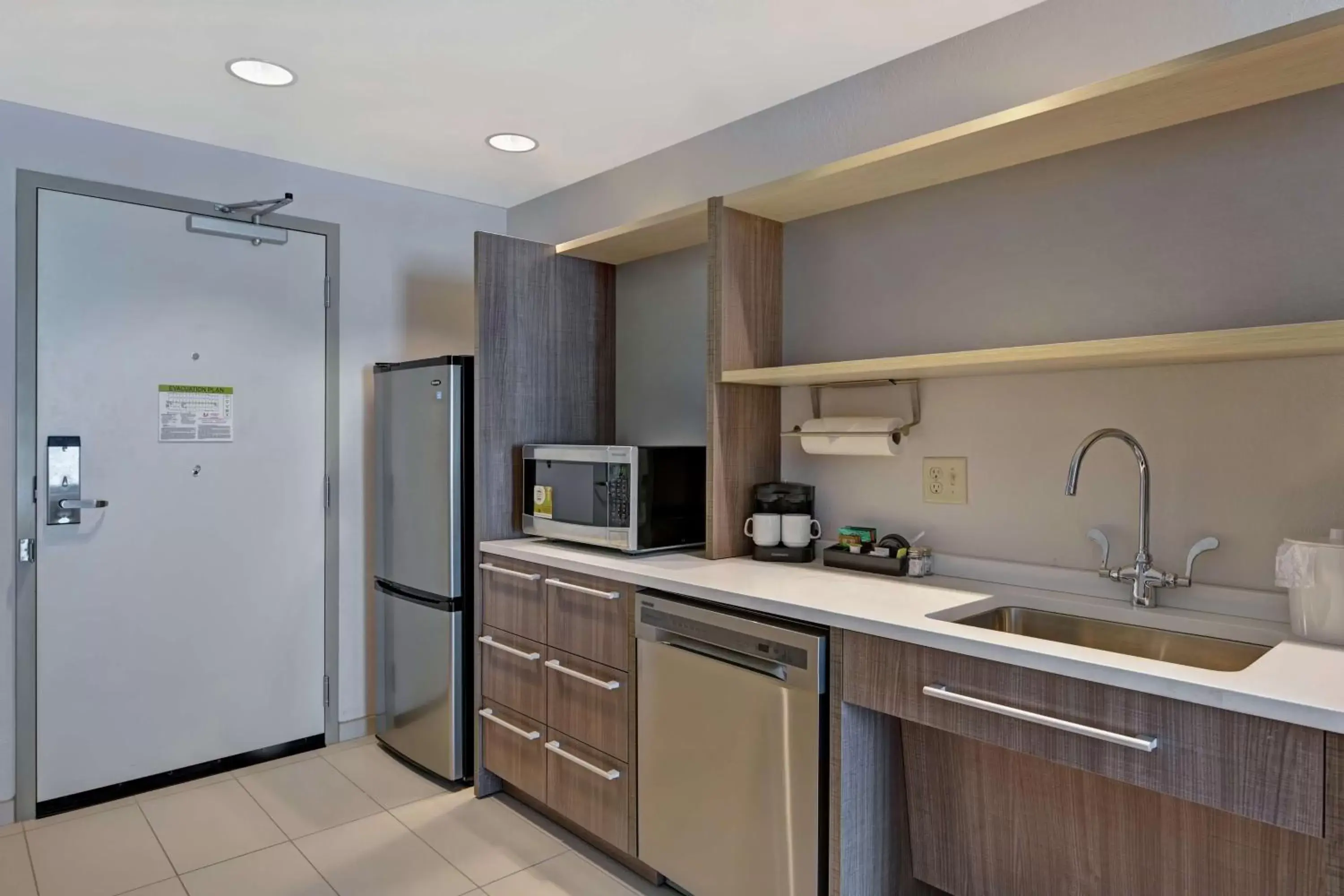 Kitchen or kitchenette, Kitchen/Kitchenette in Home2 Suites By Hilton West Palm Beach Airport