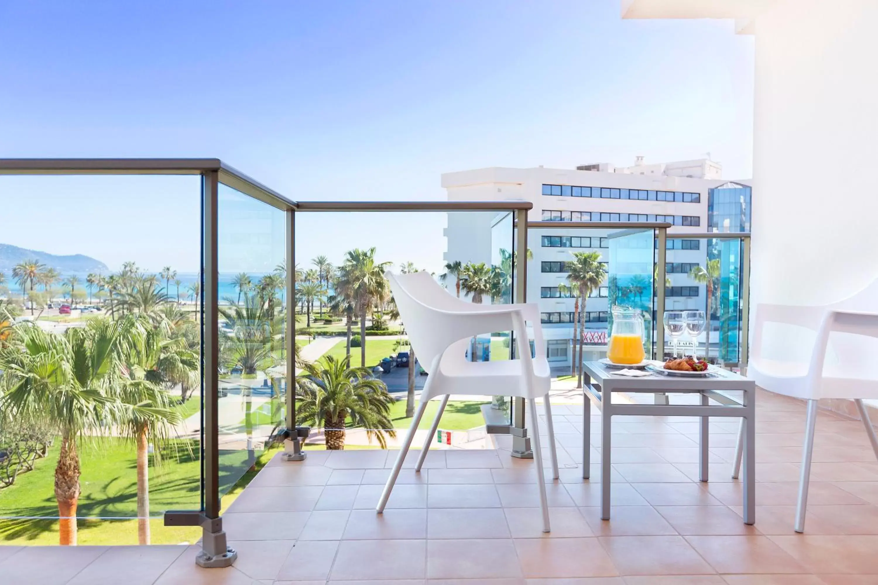 Balcony/Terrace in Hipotels Cala Millor Park