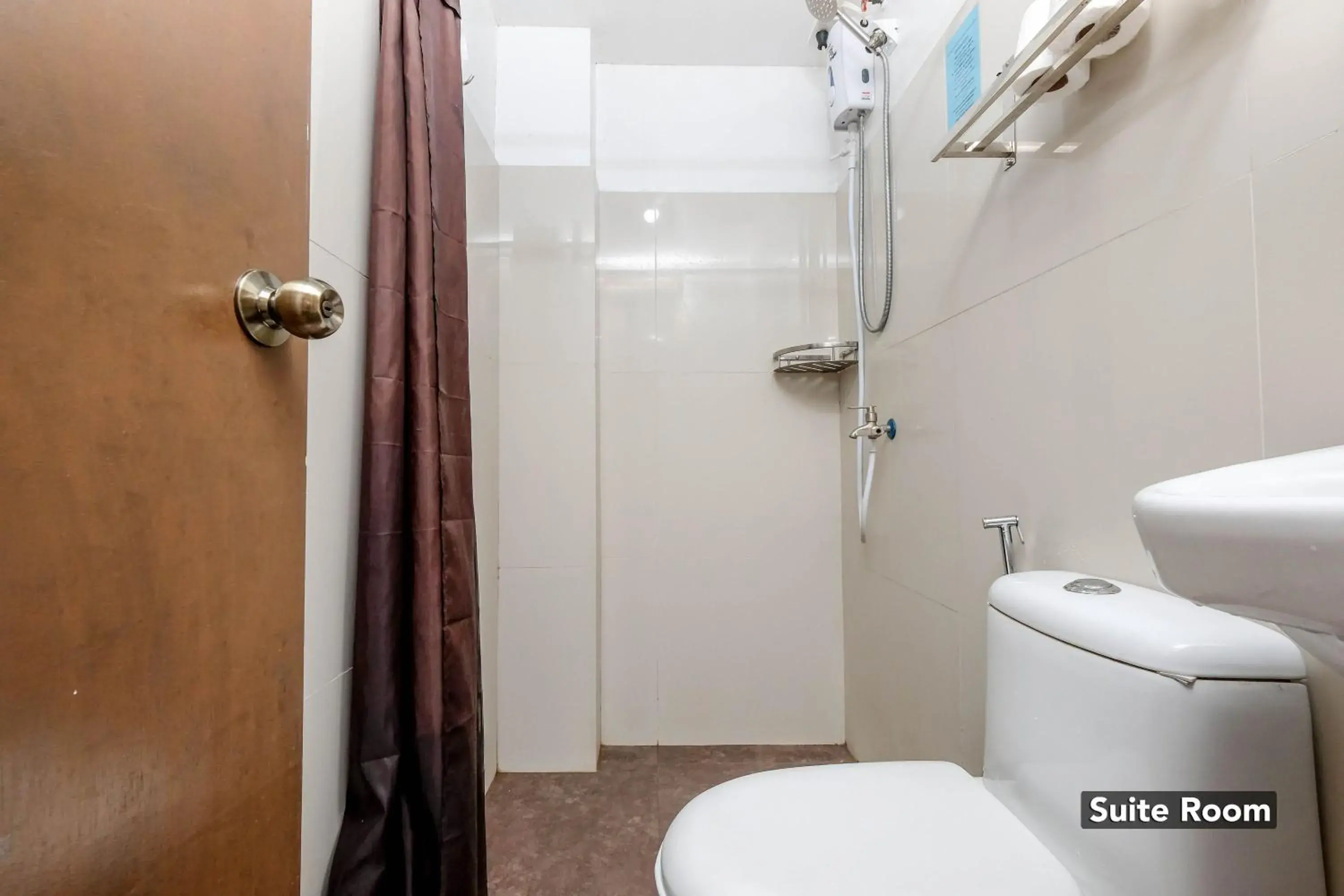 Bathroom in Stay Malate (Wanderers Guest House)