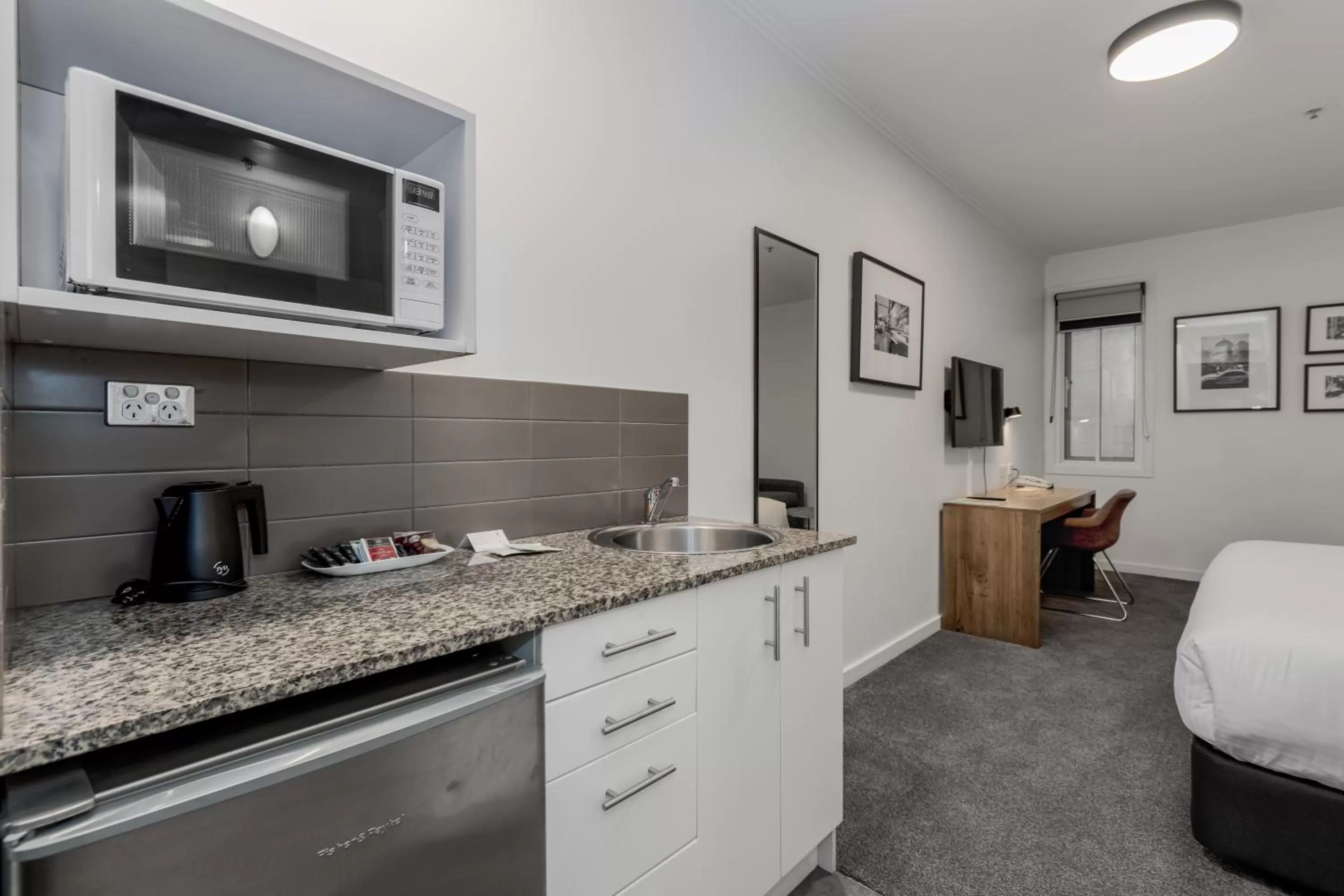 Coffee/tea facilities, Bed in Alto Hotel On Bourke