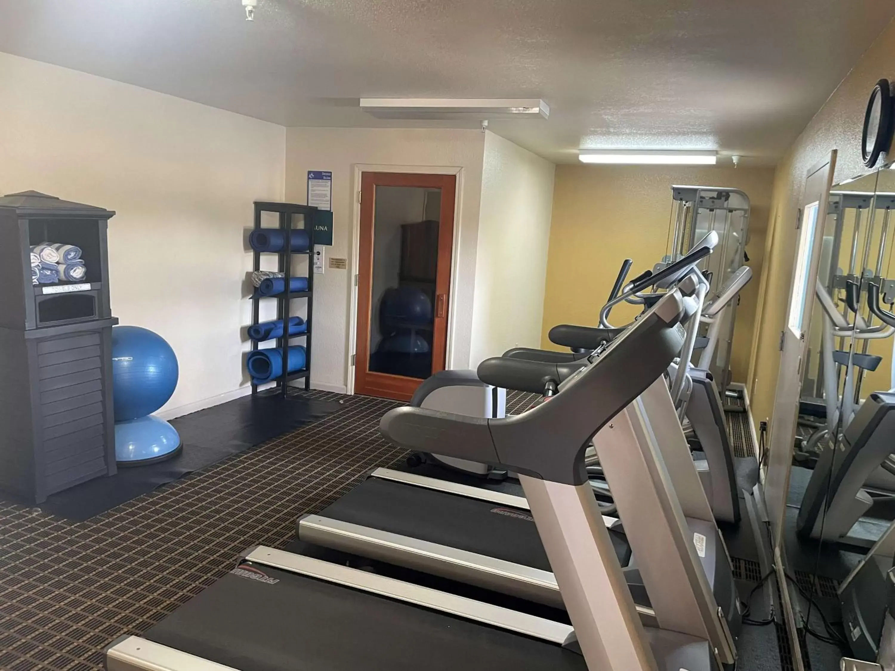 Fitness centre/facilities, Fitness Center/Facilities in SureStayPlus Hotel by Best Western San Jose Central City