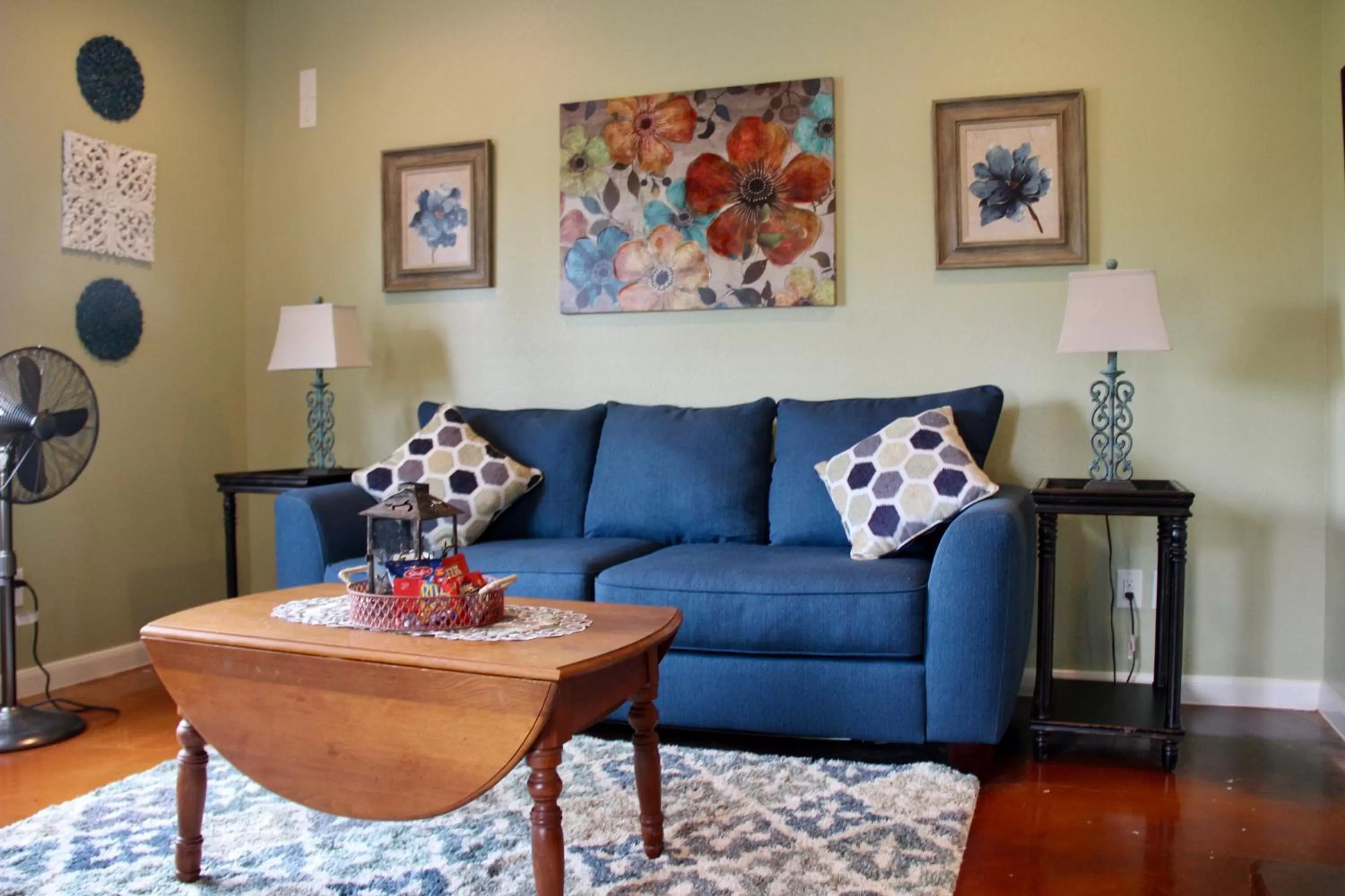 Bed, Seating Area in Maple Creek Bed&Breakfast