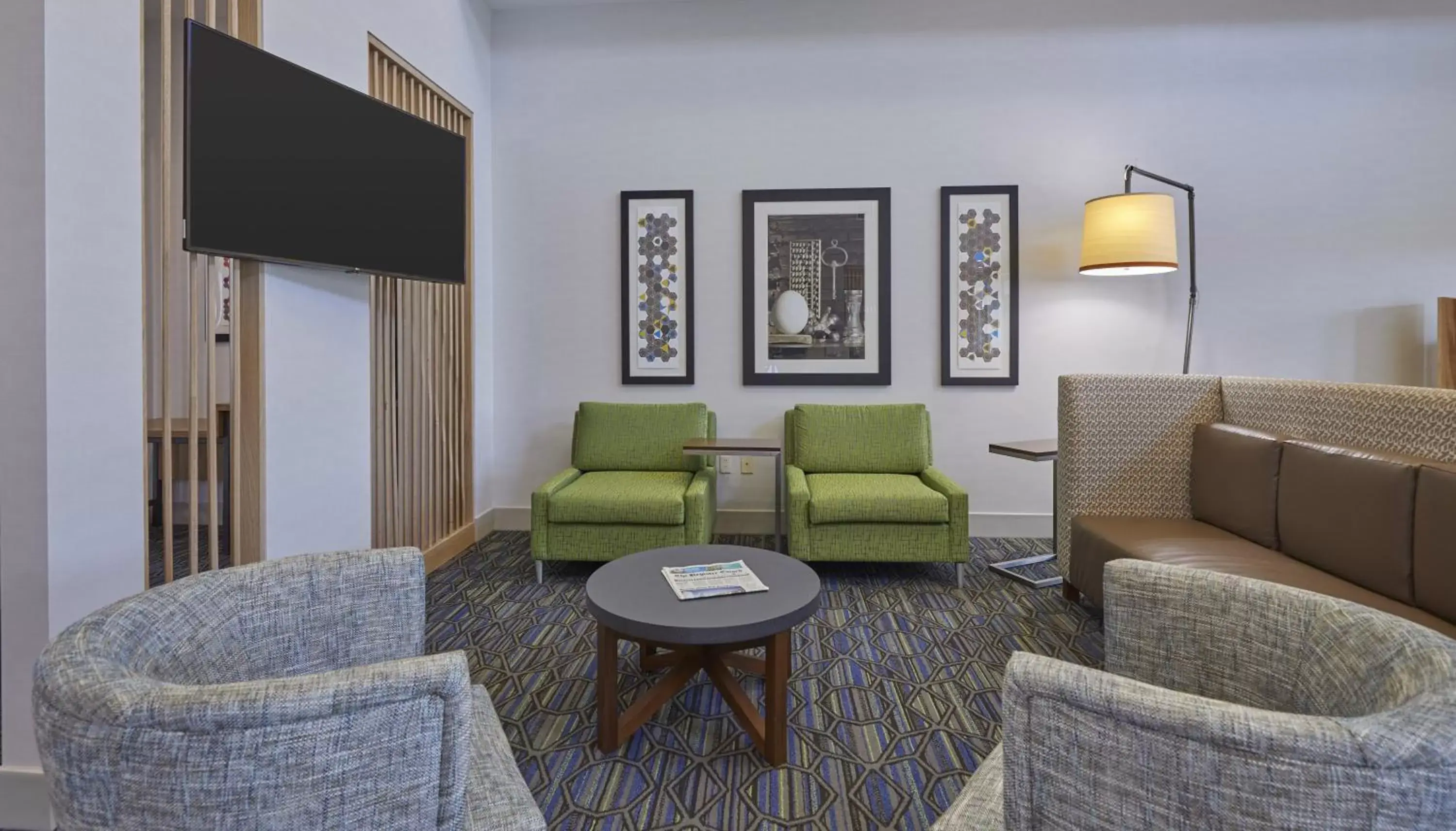 Property building, Seating Area in Holiday Inn Express : Eugene - Springfield, an IHG Hotel