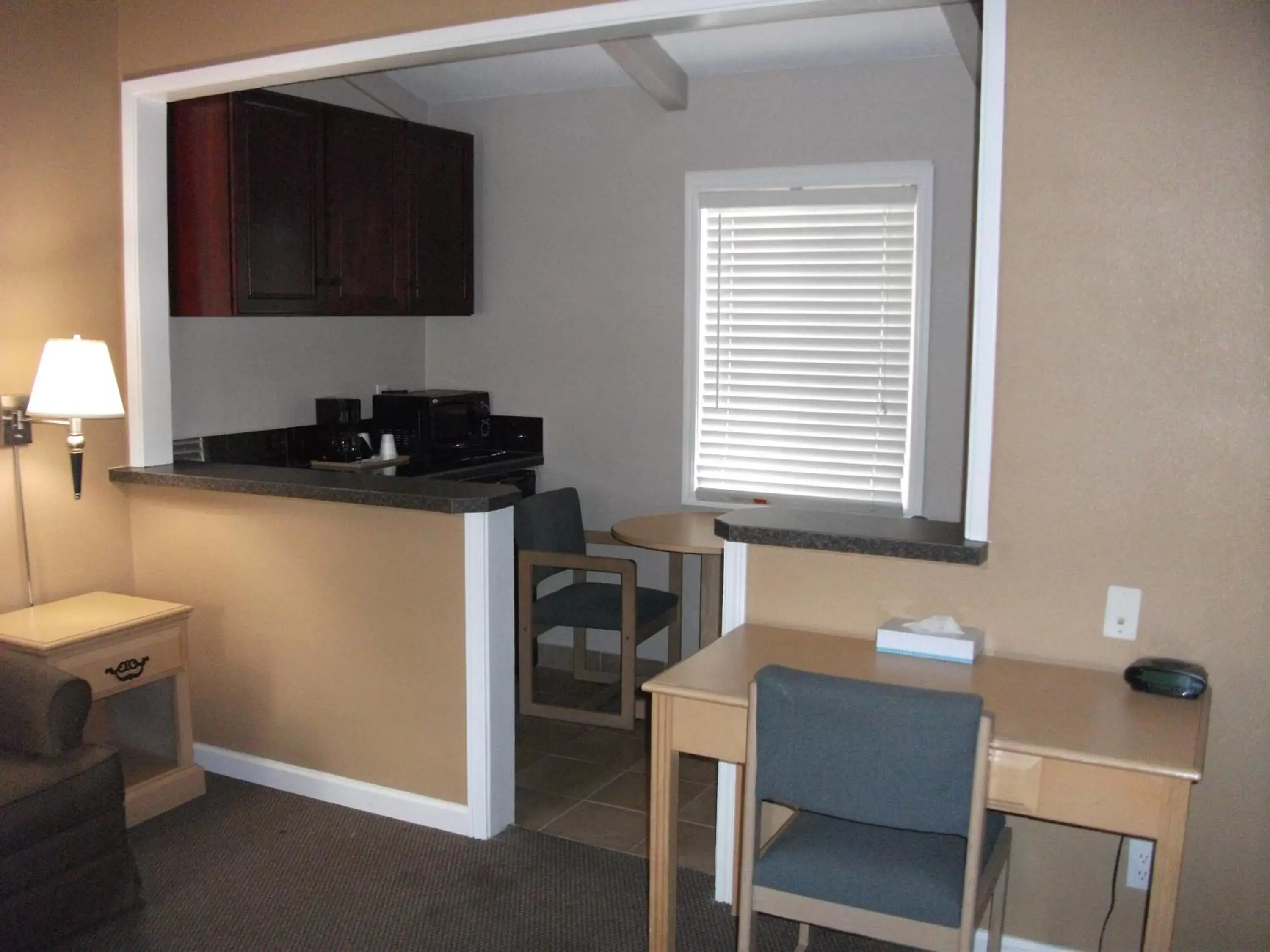 Living room, TV/Entertainment Center in Tri-Valley Inn & Suites