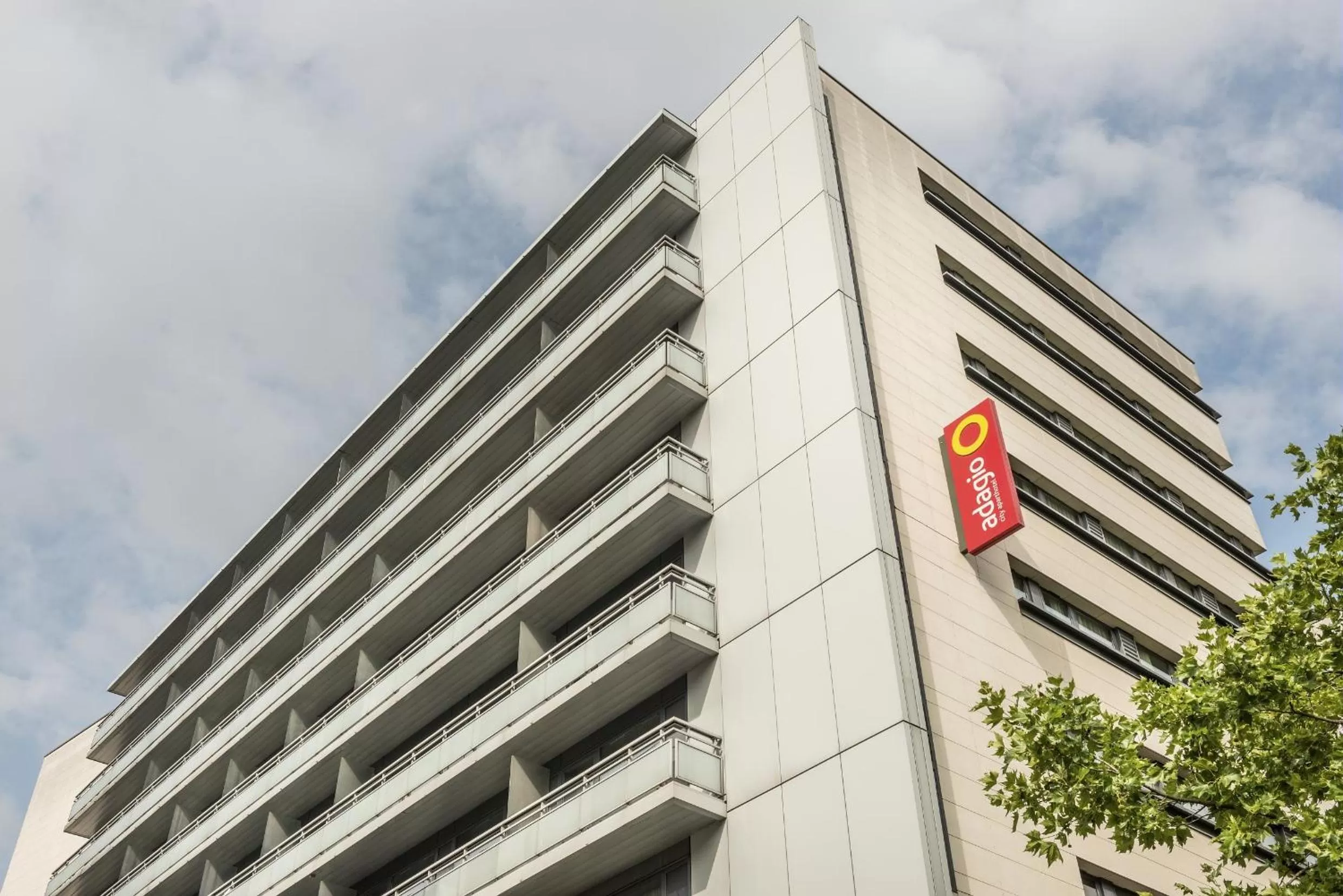 Facade/entrance in Aparthotel Adagio Paris Bercy Village