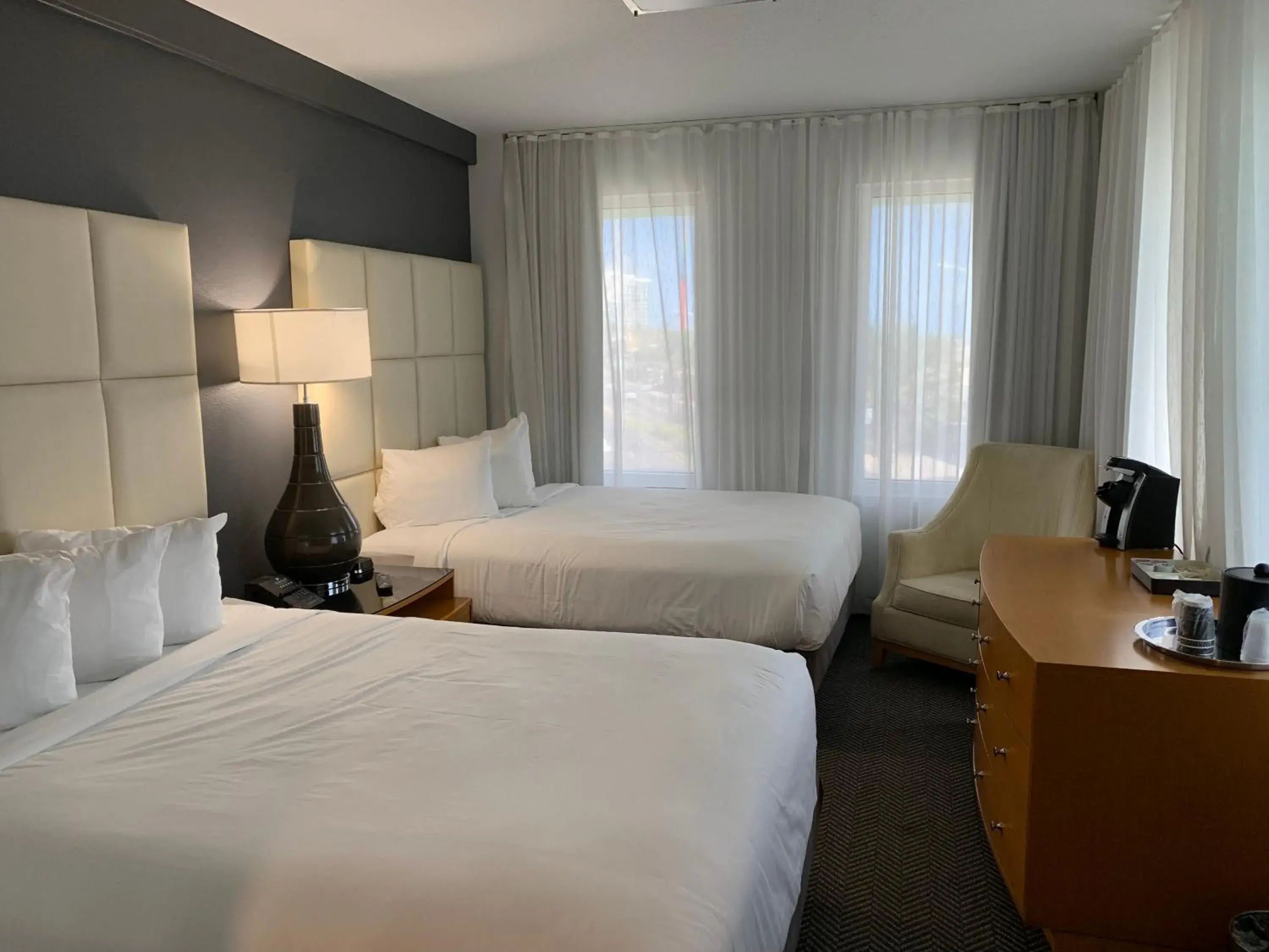 Bed in The Streamline Hotel - Daytona Beach