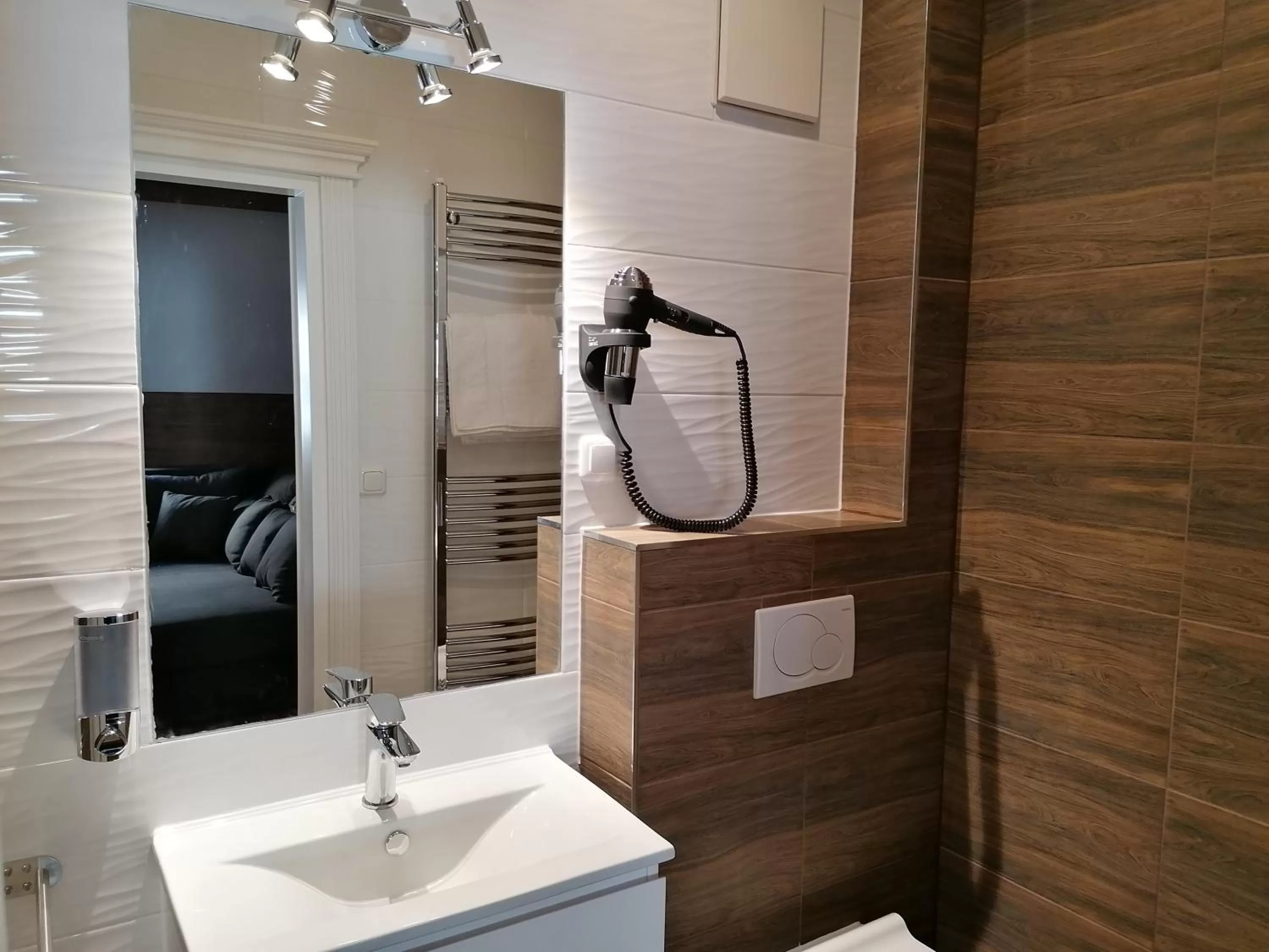 Toilet in GOLDEN STAR - Premium Apartments