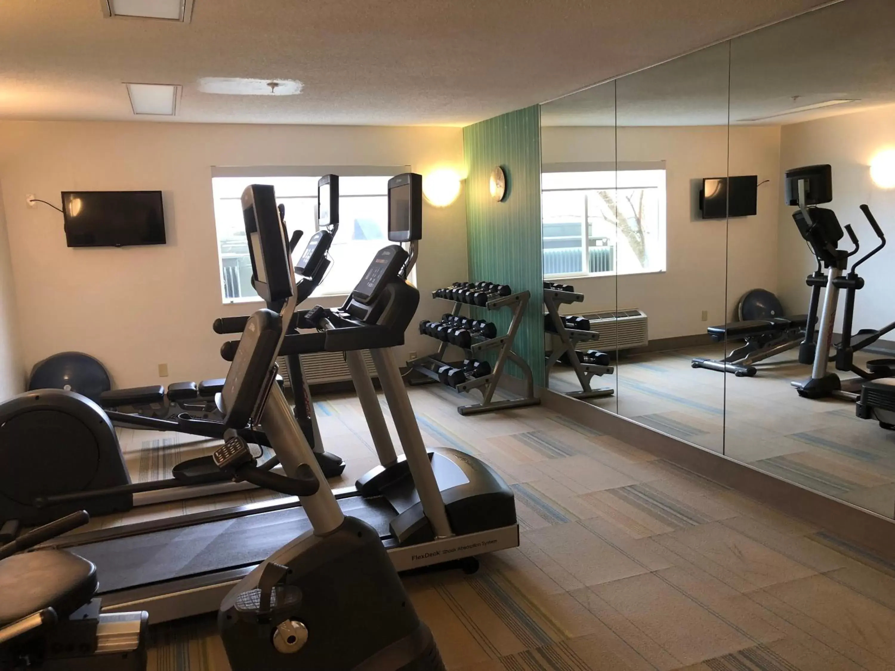 Fitness centre/facilities, Fitness Center/Facilities in Holiday Inn Express Mt. Vernon, an IHG Hotel