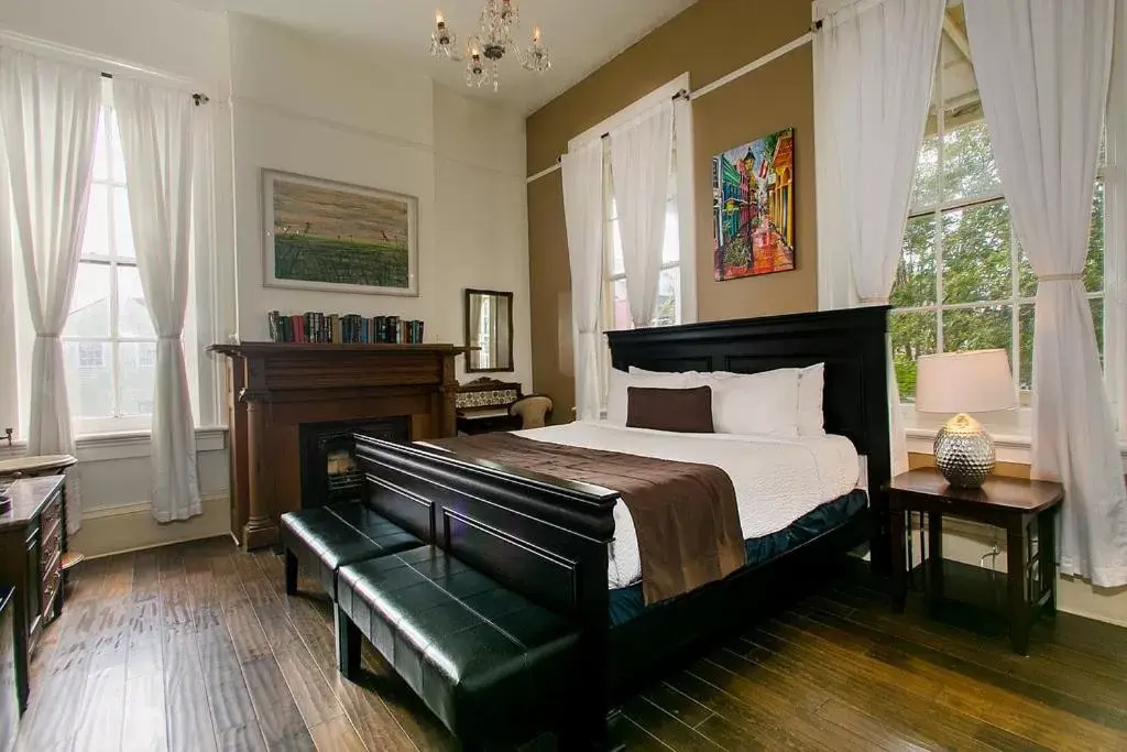 Bedroom, Bed in Lafitte Hotel & Bar