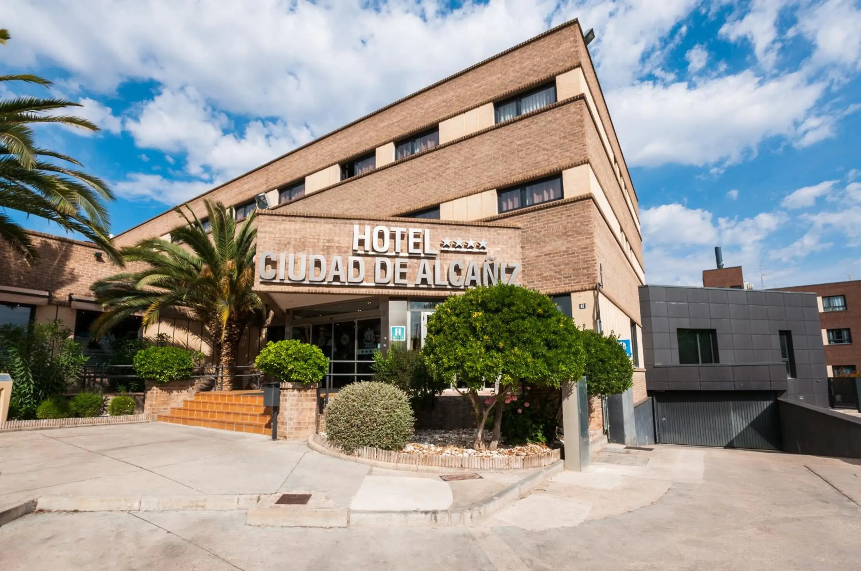 Street view, Property Building in Hotel Ciudad de Alcañiz