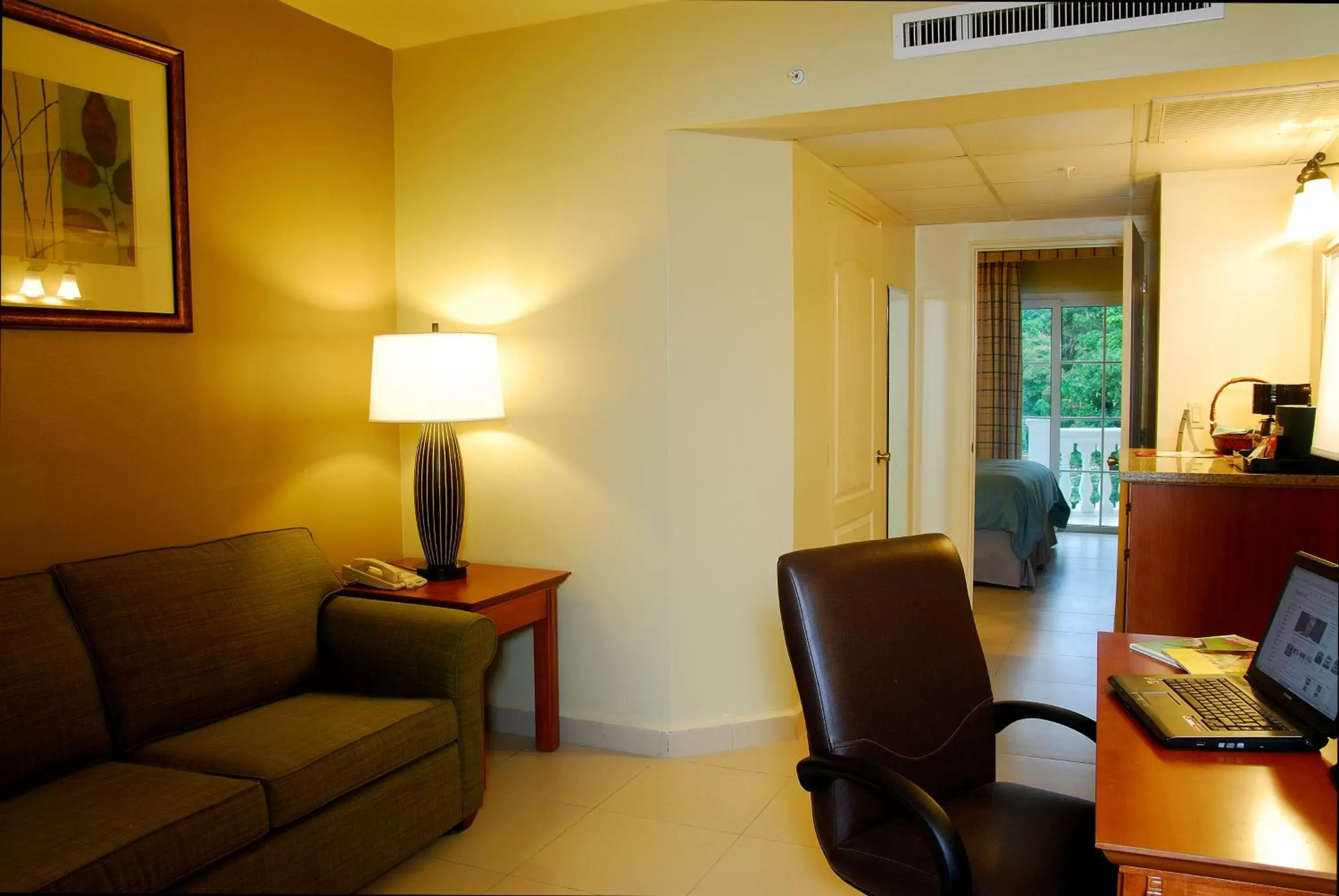 Living room, Seating Area in Radisson Hotel Panama Canal