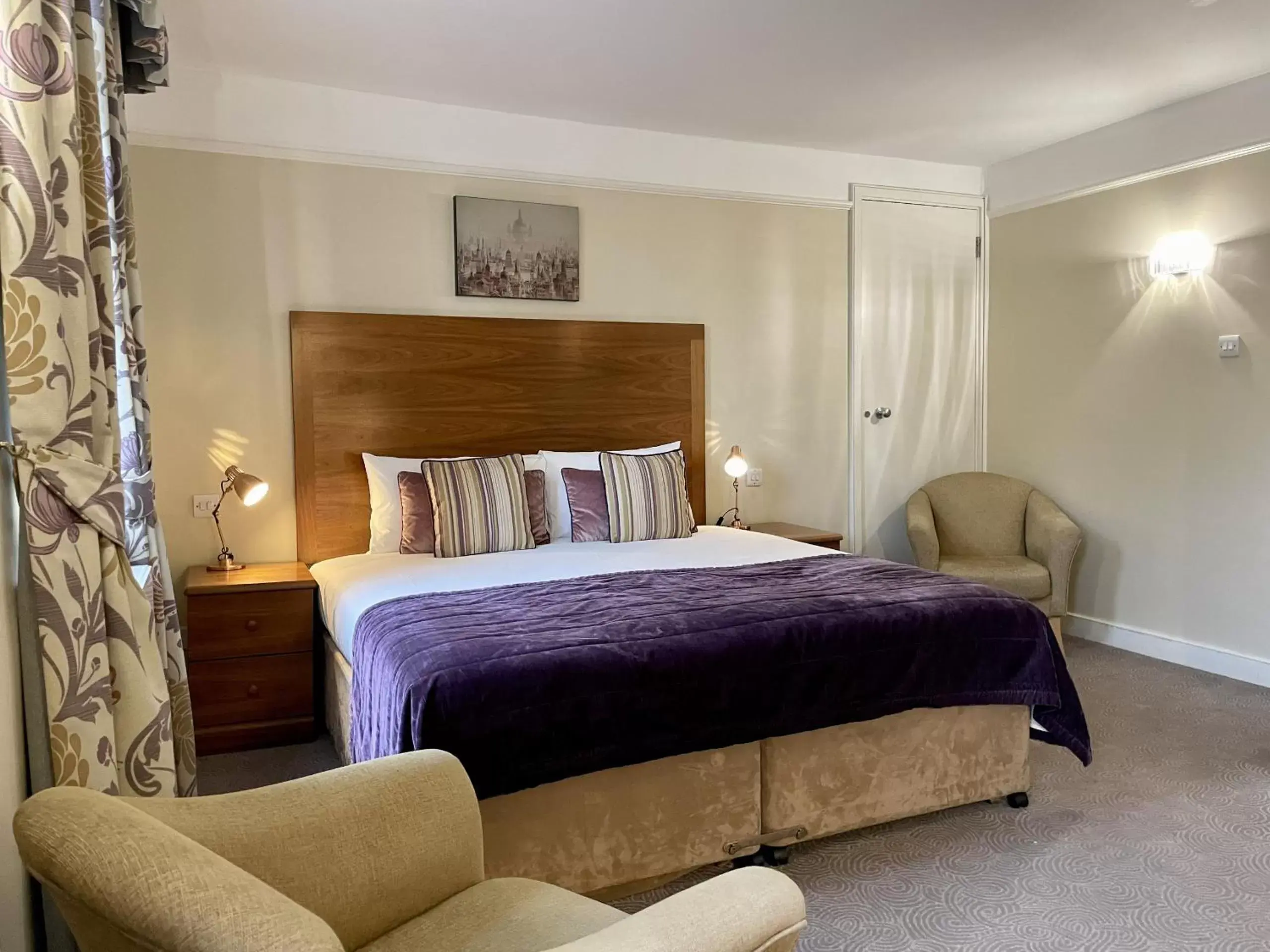 Bedroom, Bed in The Windermere Hotel, London
