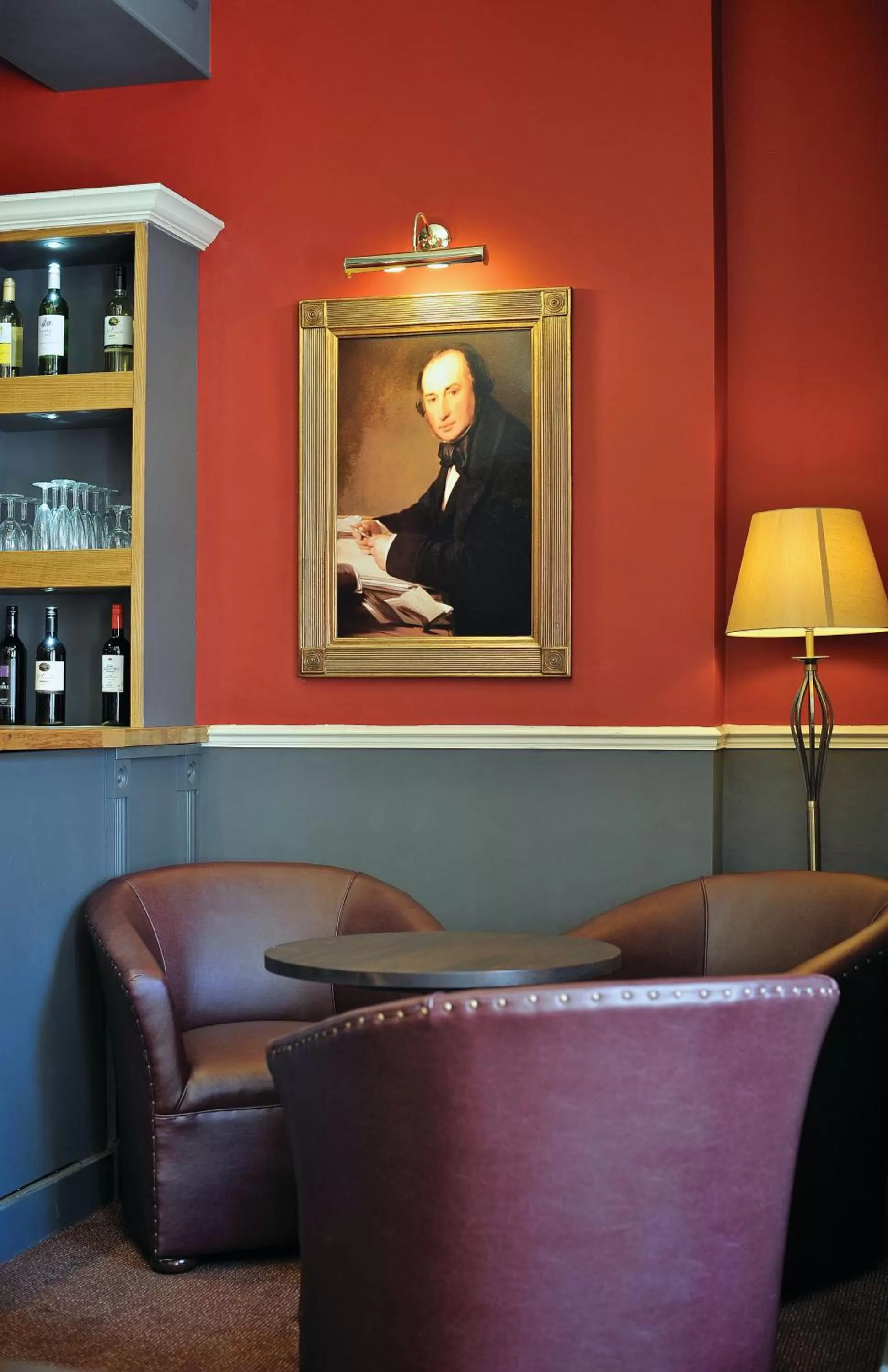 Lounge or bar in Royal Hotel